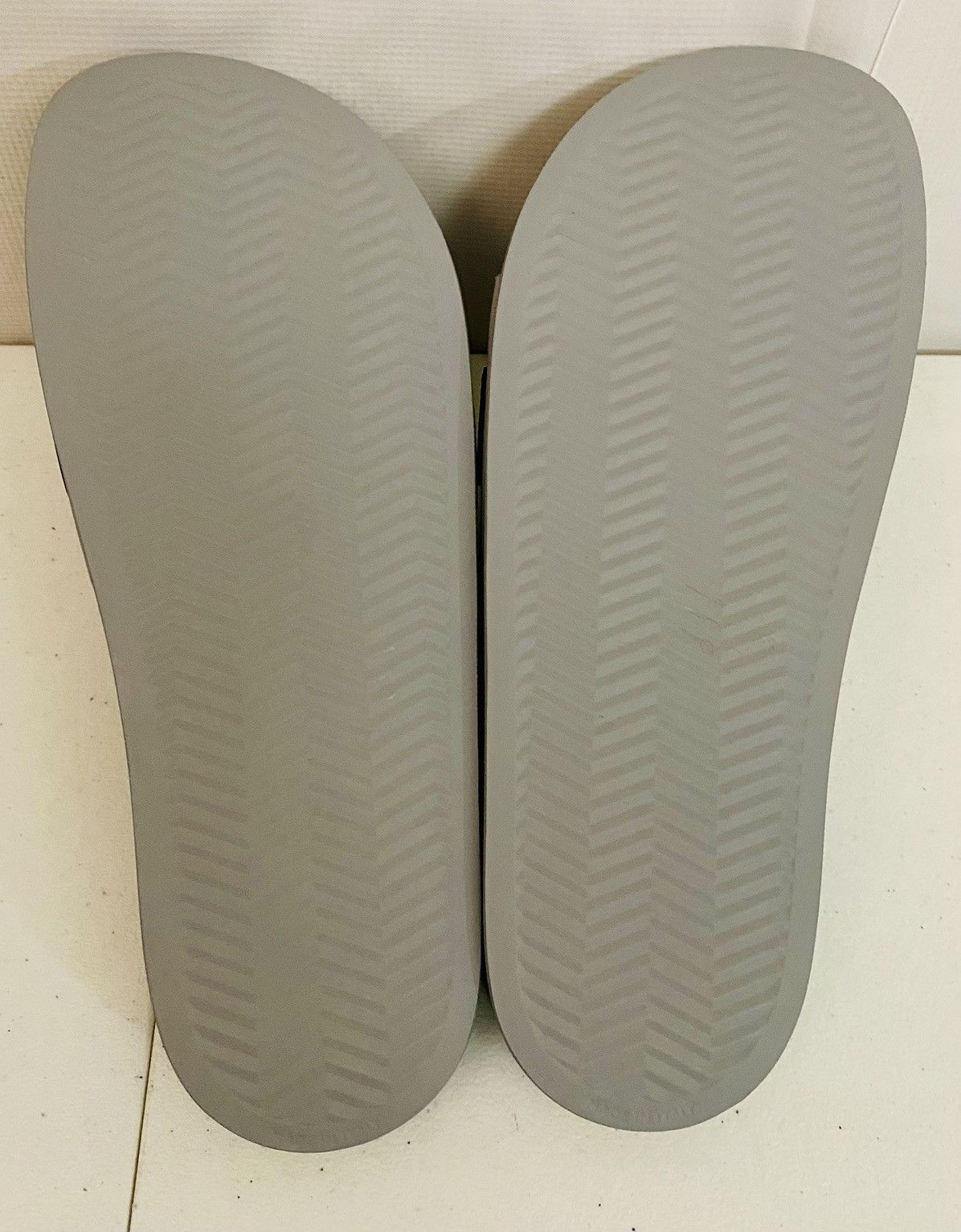 Brunello Cucinelli Brunello Cucinelli 🇮🇹 Grey/Blue Resort Logo Pool Slides 7 NWT Size US 7 / EU 40 - 10 Thumbnail