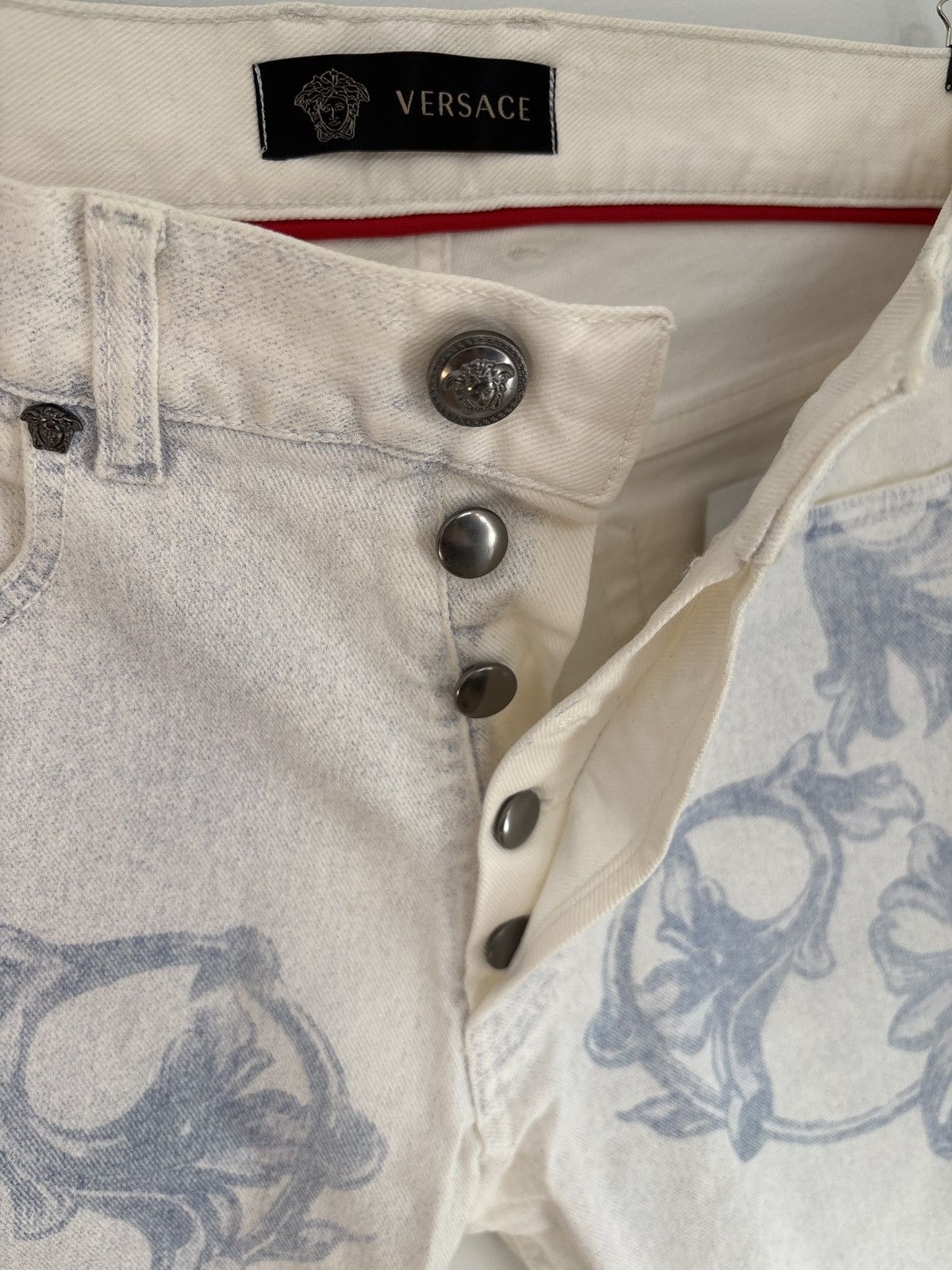 Versace Blue Floral Print Versace White Jeans Size US 30 / EU 46 - 2 Thumbnail