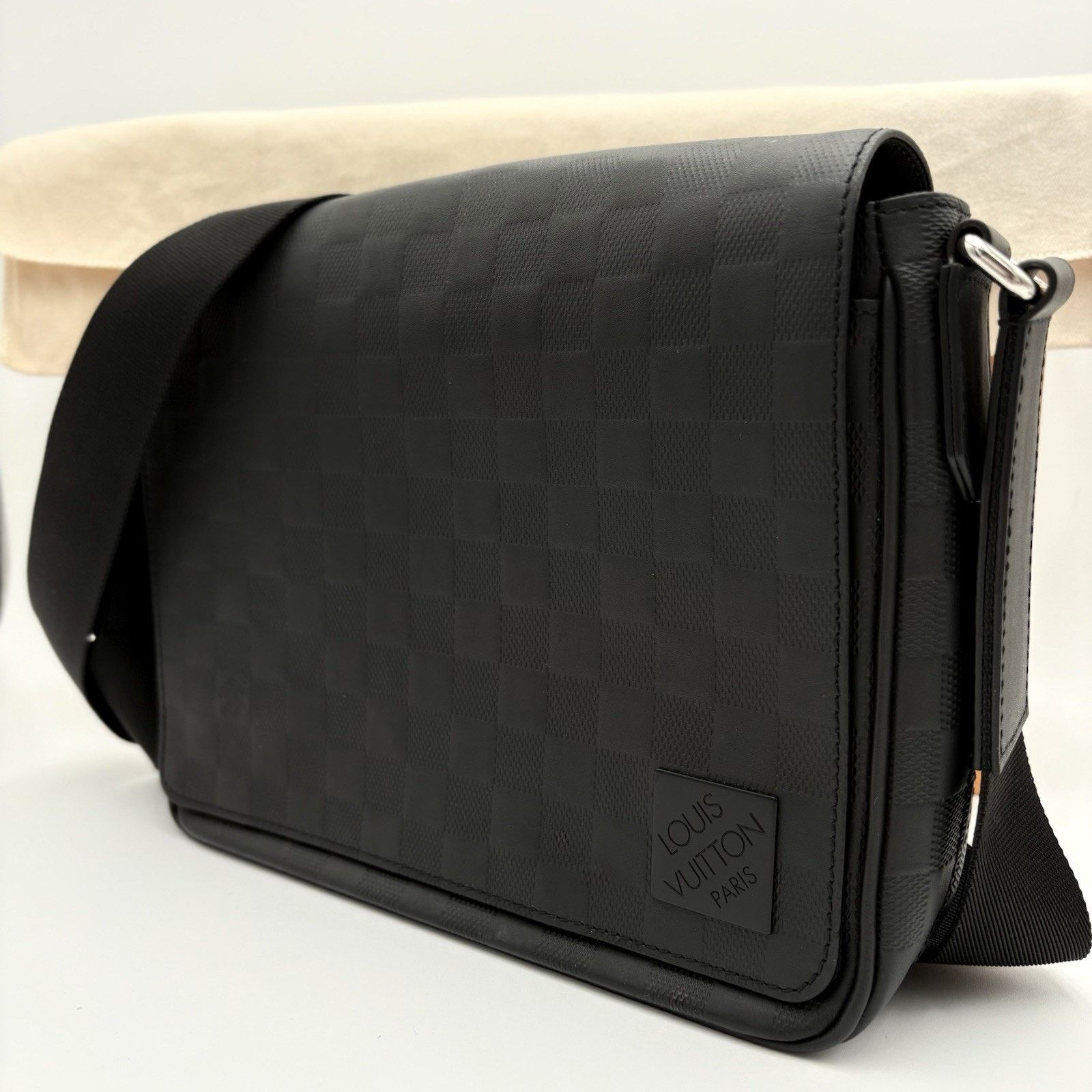 Louis Vuitton Louis Vuitton District PM Infini Messenger Bag | PRISTINE! Size ONE SIZE - 1 Thumbnail