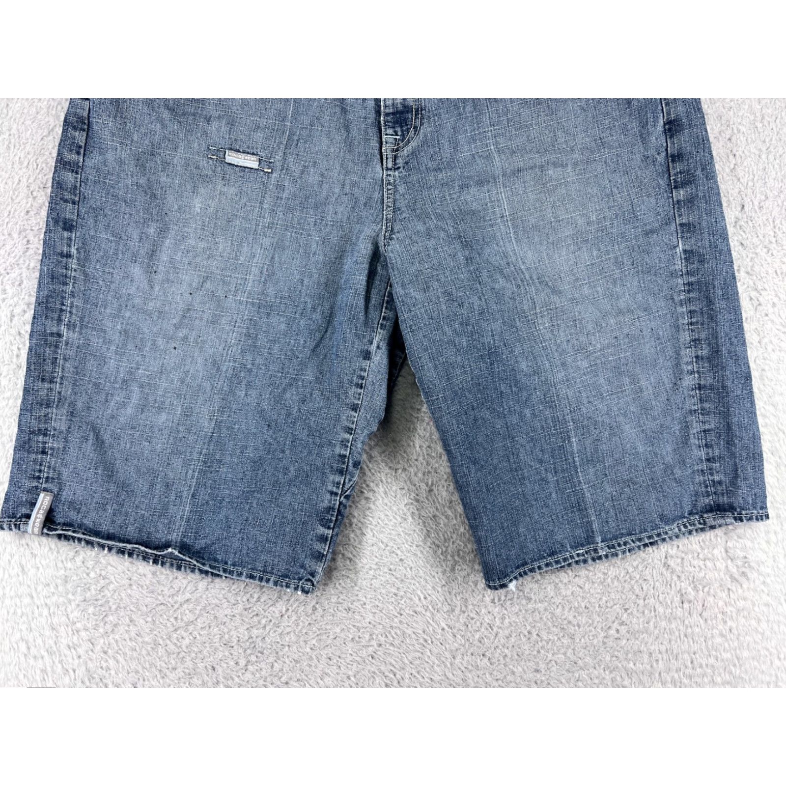 Rocawear VINTAGE Rocawear Shorts Womens 38W Blue Denim Distressed Embroidered Ramie Blend Jeans Short Size 26" / US 2 / IT 38 - 4 Thumbnail