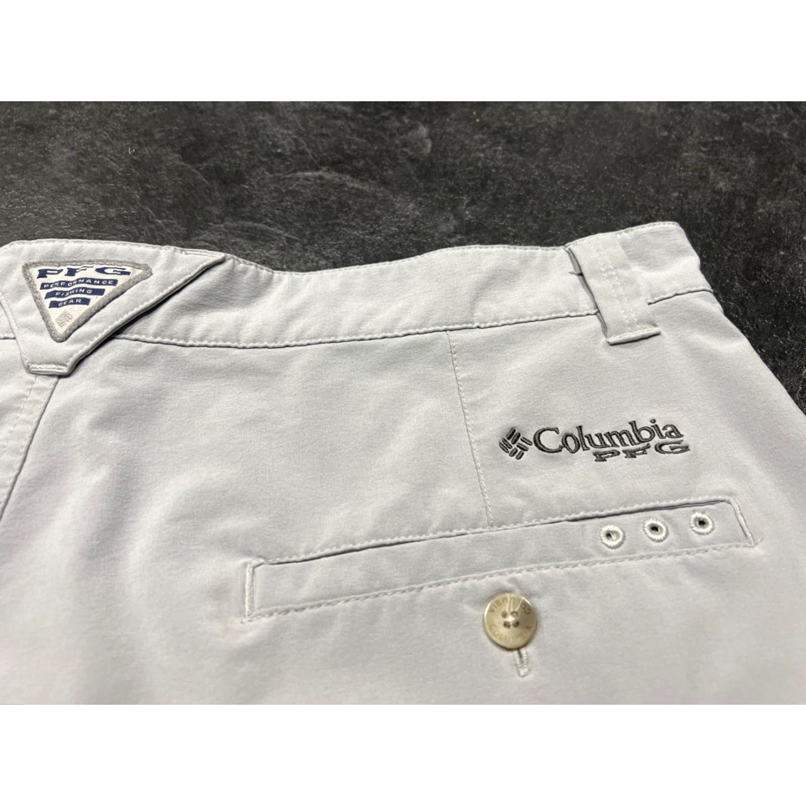 Vintage Columbia Mens Shorts 36 Grey Chino Cargo Pocket Fishing Ten Inch Inseam Regular Waist 38 Belt Loops Pockets Logo Size US 36 / EU 52 - 4 Thumbnail