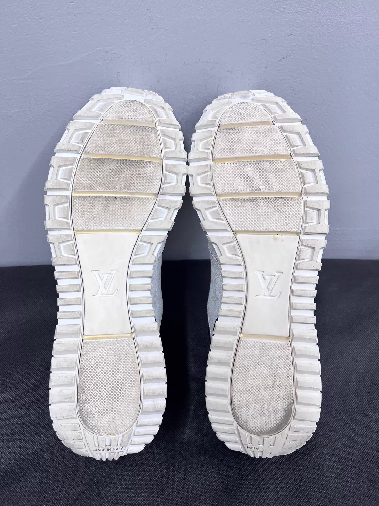 Louis Vuitton Lv Run Away white/gray mono trainers 7.5/41.5 vgc Size US 8.5 / EU 41-42 - 7 Thumbnail