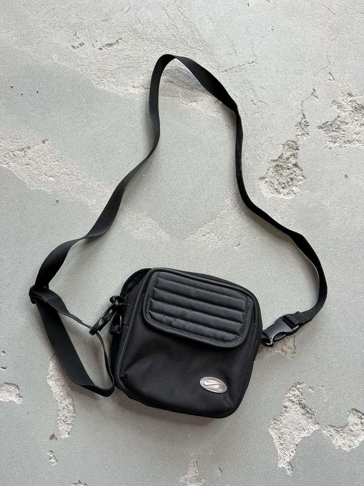 90's Very Vintage Nike Swoosh Messenger Bag Y2K Tn Air in Black, Men's