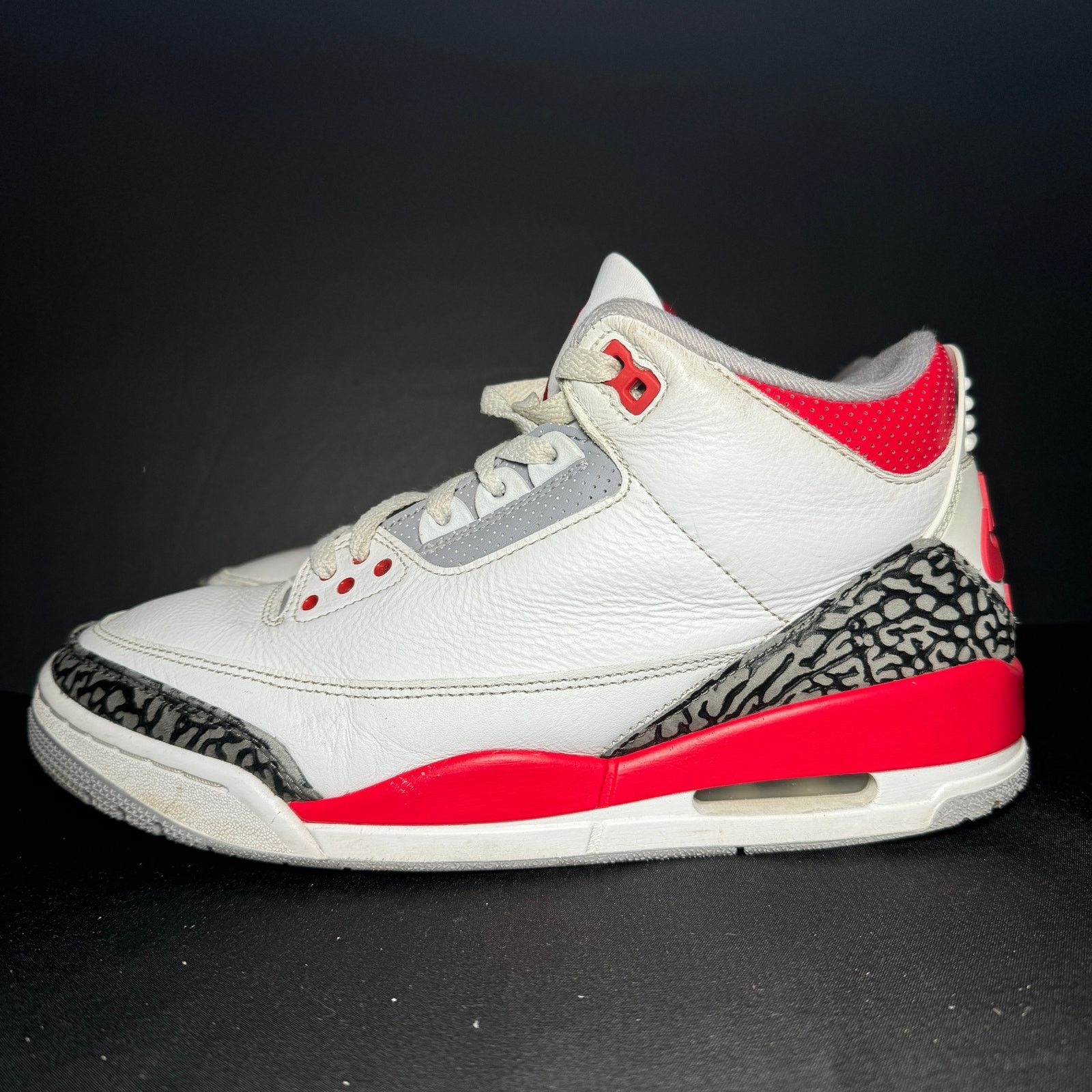 Jordan Brand × Nike Size 9 - Nike Air Jordan 3 Retro Fire Red 2022 Men's Shoes Size US 9 / EU 42 - 9 Thumbnail