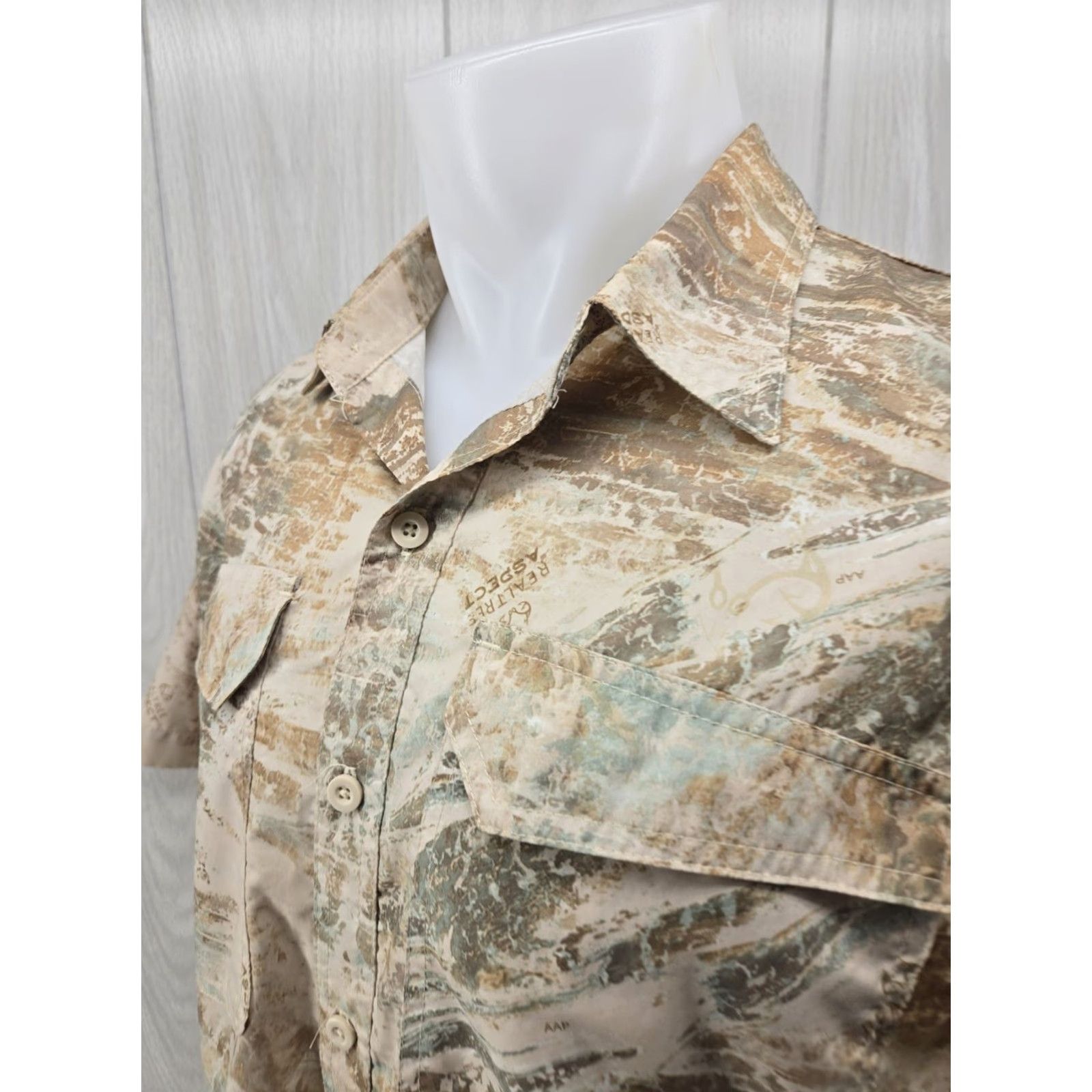 Vintage Ocean + Coast Shirt Men Medium Beige Fishing Realtree Aspect Camouflage Button Up Shirt Size US M / EU 48-50 / 2 - 5 Thumbnail