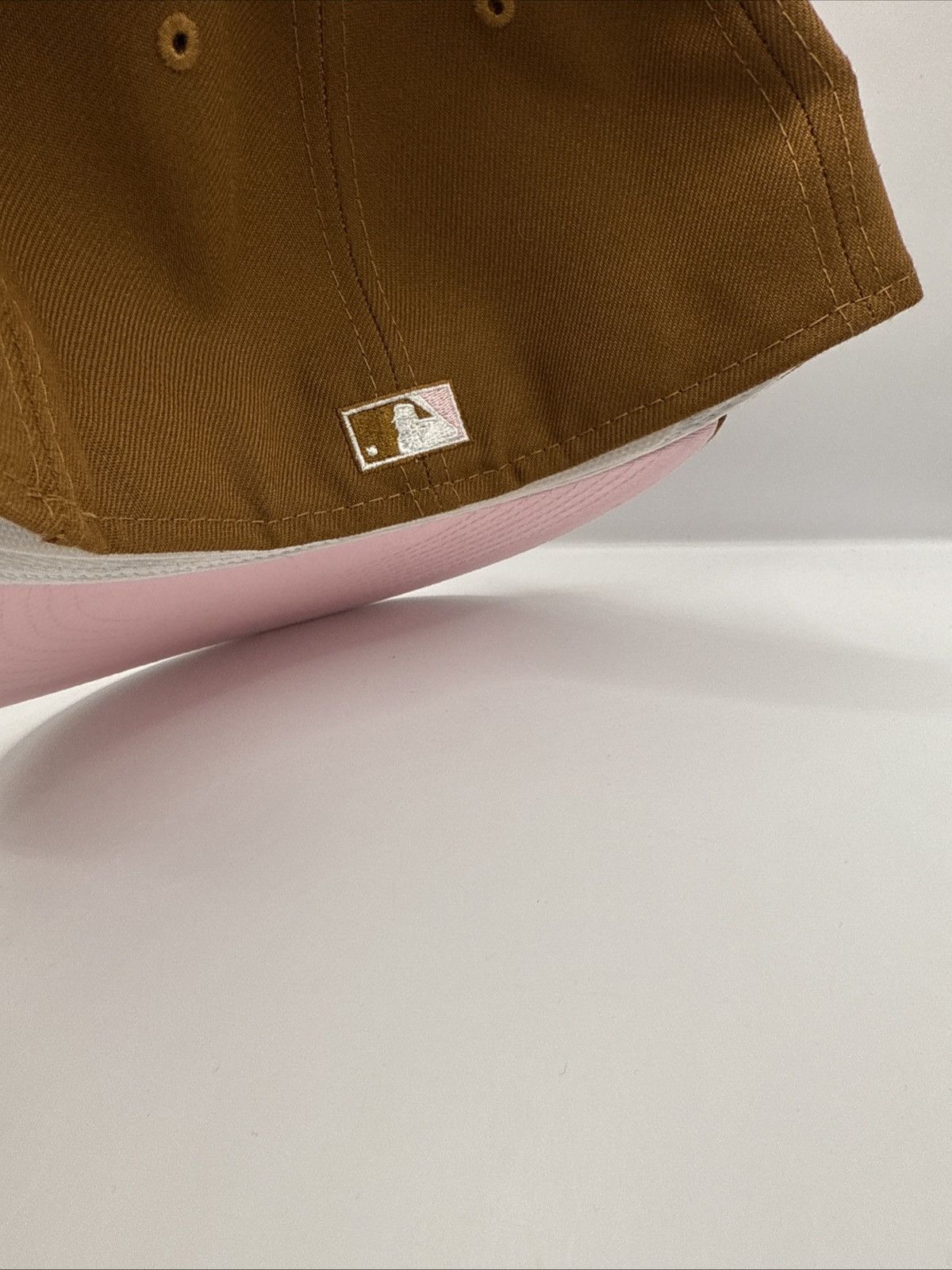 New Era Famcap pirates brown and pink size 7 1/8 Size ONE SIZE - 3 Thumbnail
