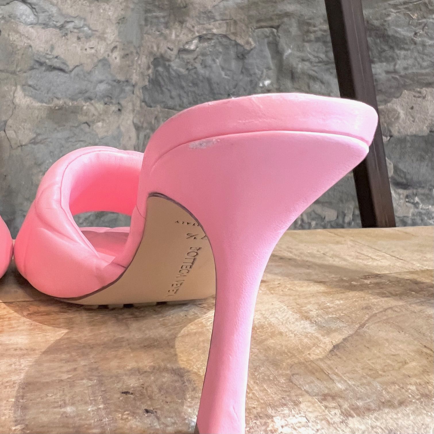 Bottega Veneta Bottega Veneta Blossom Pink Leather The Rubber Lido Sandals Size US 7.5 / IT 37.5 - 15 Thumbnail