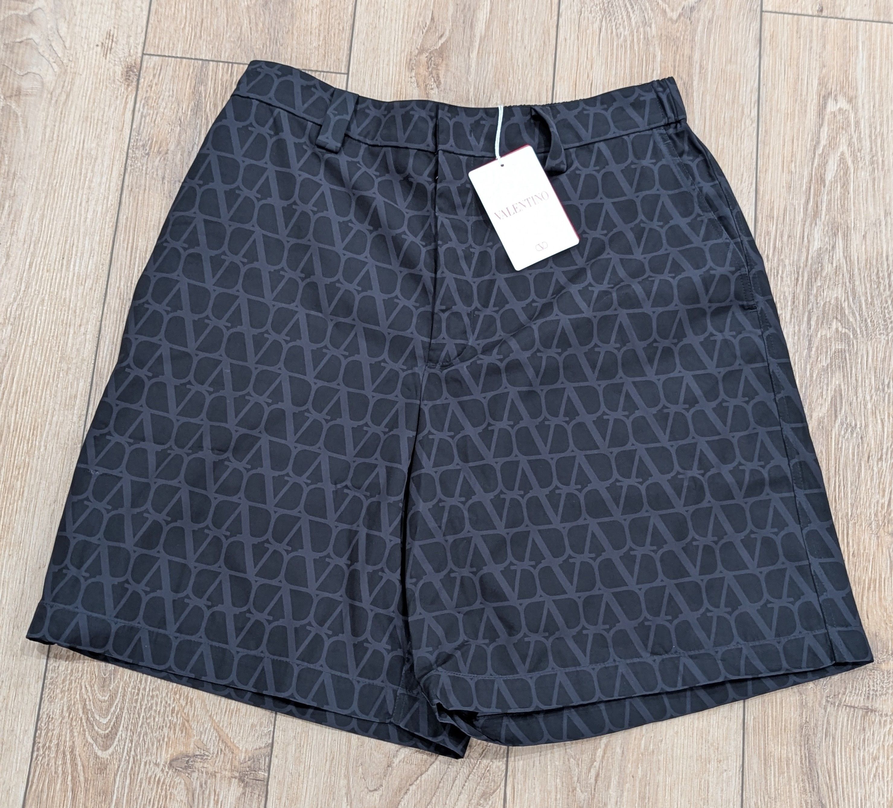 Valentino Valentino VLOGO Toile Graphic Bermuda Shorts Black 48 US 32 Size US 32 / EU 48 - 1 Thumbnail