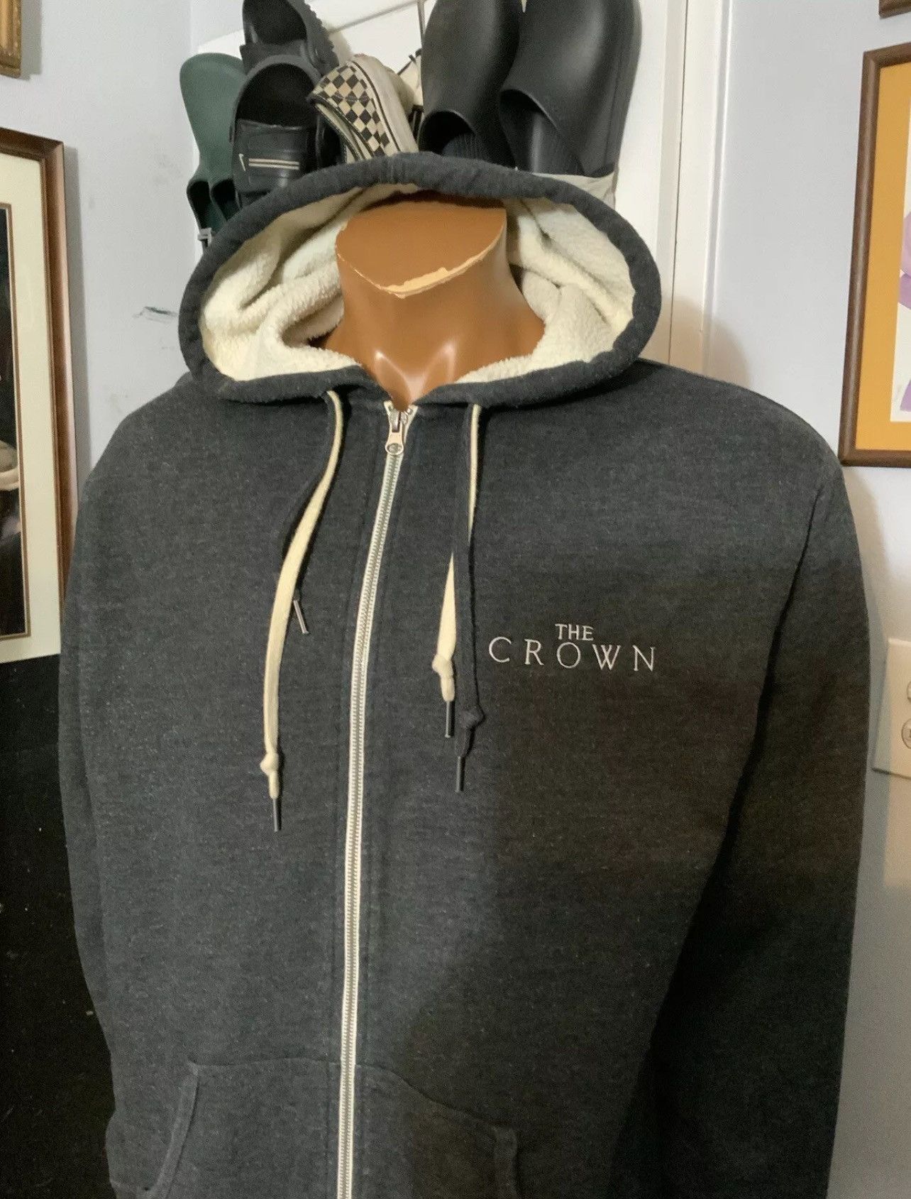 Other Netflix The Crown Sherpa Fleece Line Historical Drama Hoodie Size US L / EU 52-54 / 3 - 11 Thumbnail