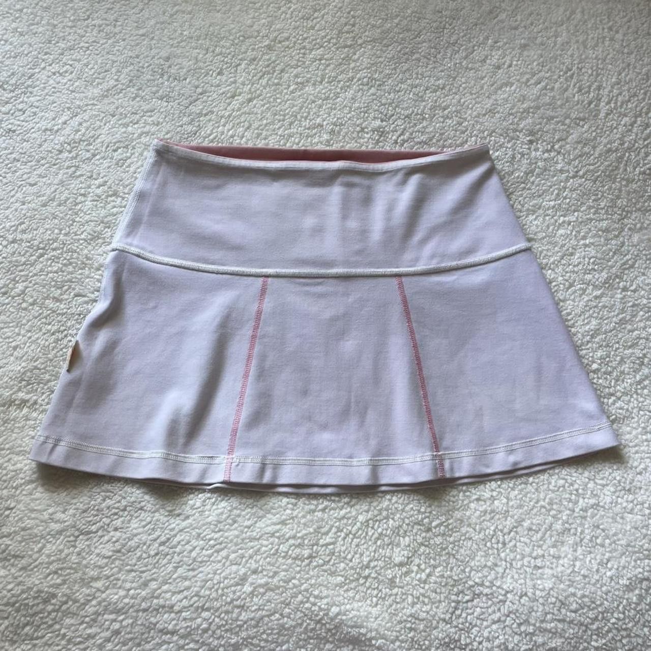 Lululemon 2000s Lululemon pink and white reversible mini skirt Size 28" / US 6 / IT 42 - 6 Thumbnail