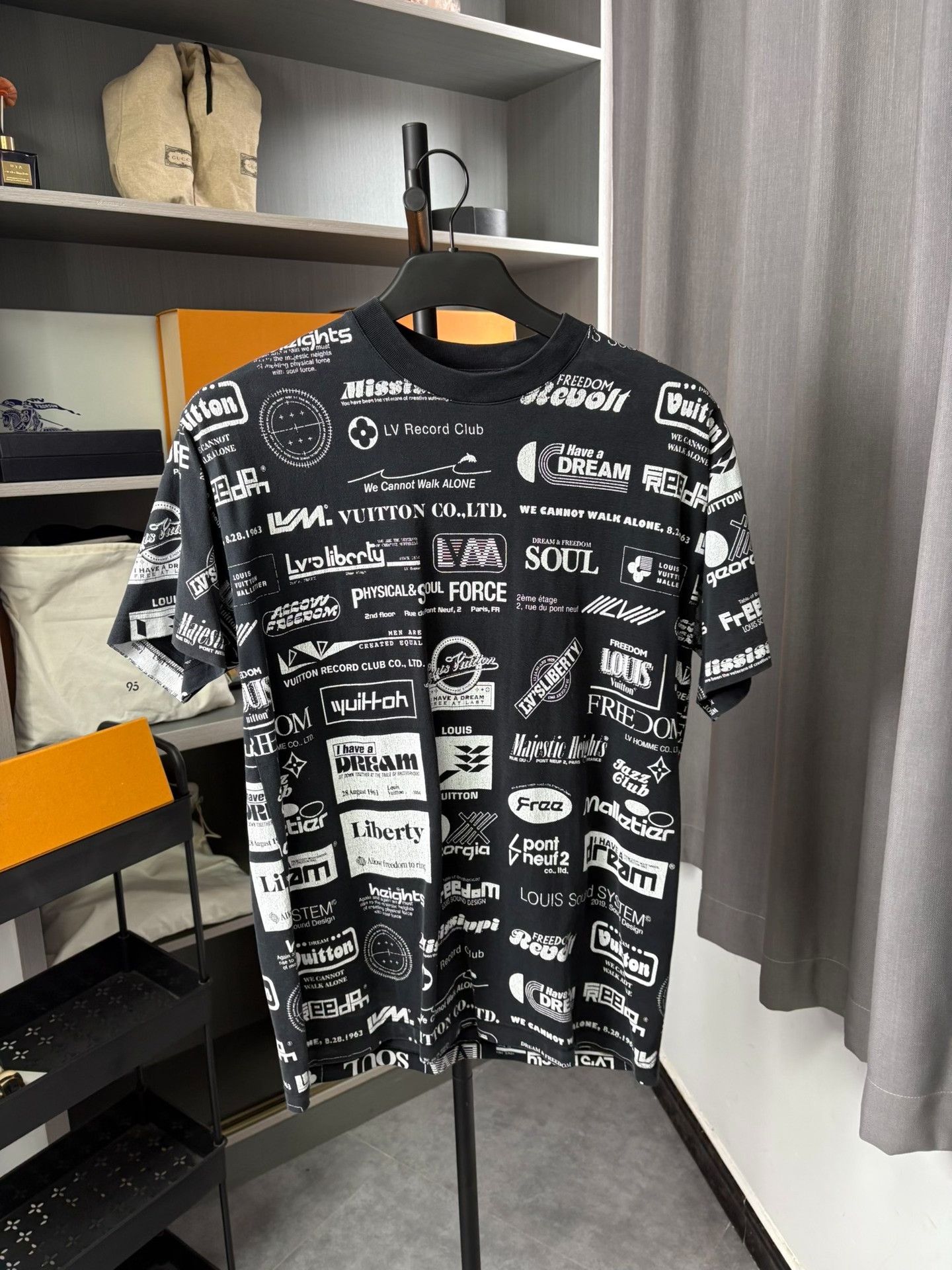 Louis Vuitton Louis Vuitton Black T-Shirt S Men Size US S / EU 44-46 / 1 - 1 Thumbnail