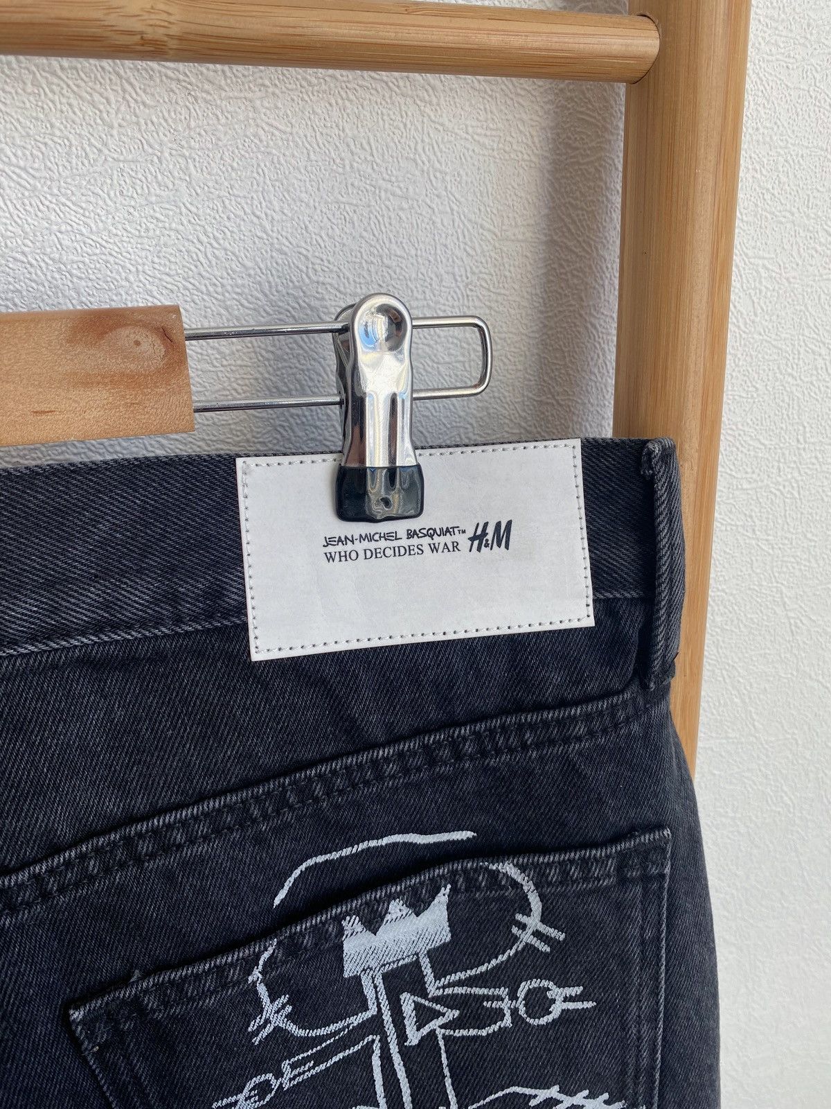 H&M × Jean-Michel Basquiat × Who Decides War Who Decides War Baggy denim jeans H&M x Basquiat x Ev&Tela Size US 34 / EU 50 - 11 Thumbnail