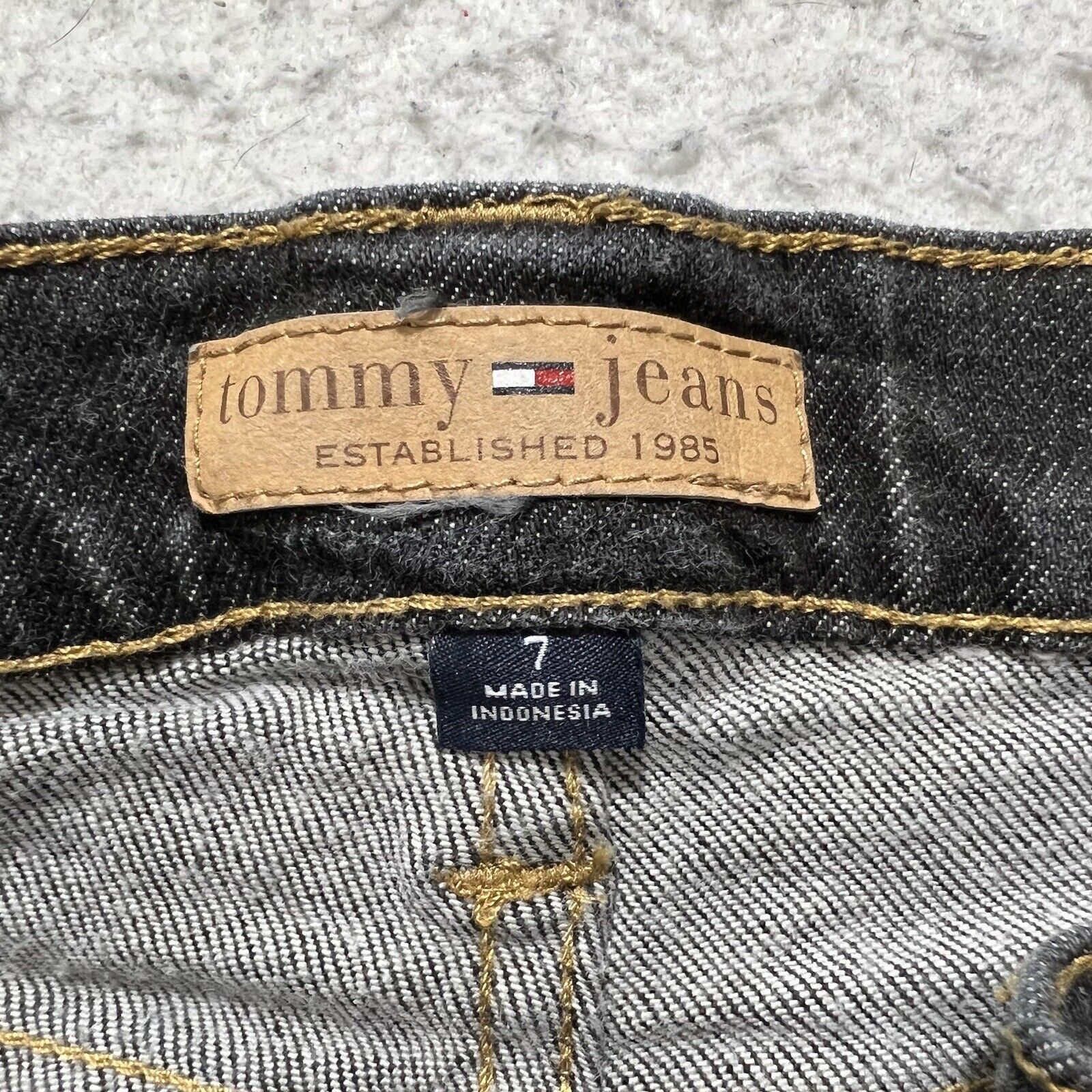 Tommy Hilfiger Vintage Tommy Hilfiger Jeans Flared Leg Gray Y2K Denim 2004 Size 28" / US 6 / IT 42 - 3 Thumbnail