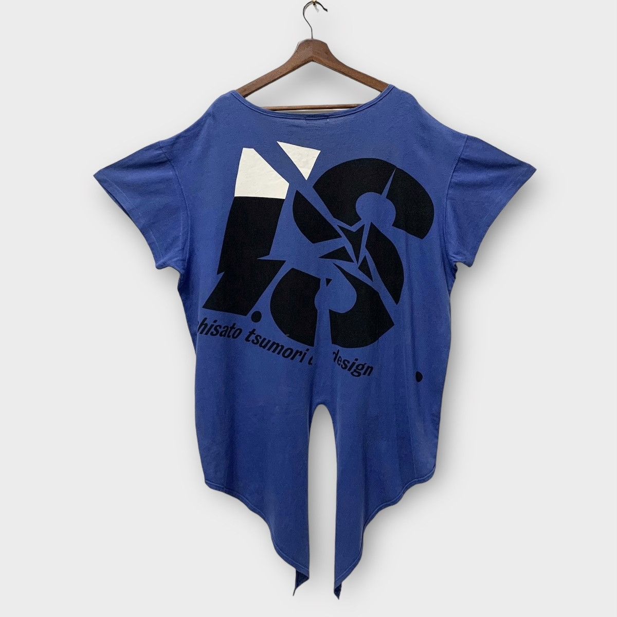 Issey Miyake 80s ISSEY MIYAKE PUNK GRAPHIC TSHIRT ASYMMETRIC BIG LOGO Size US XXL / EU 58 / 5 - 1 Thumbnail