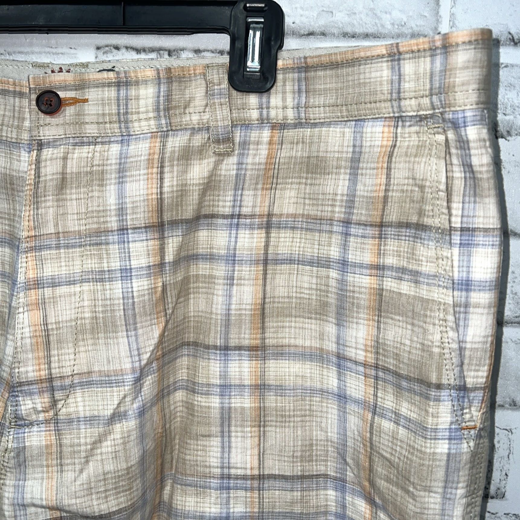 Tommy Bahama Tommy Bahama Beige Linen Blend Plaid Shorts Mens Size 42 Chino Linen Beige Plaid Tommy Bahama Mens 42 Shorts Size US 42 / EU 58 - 2 Thumbnail