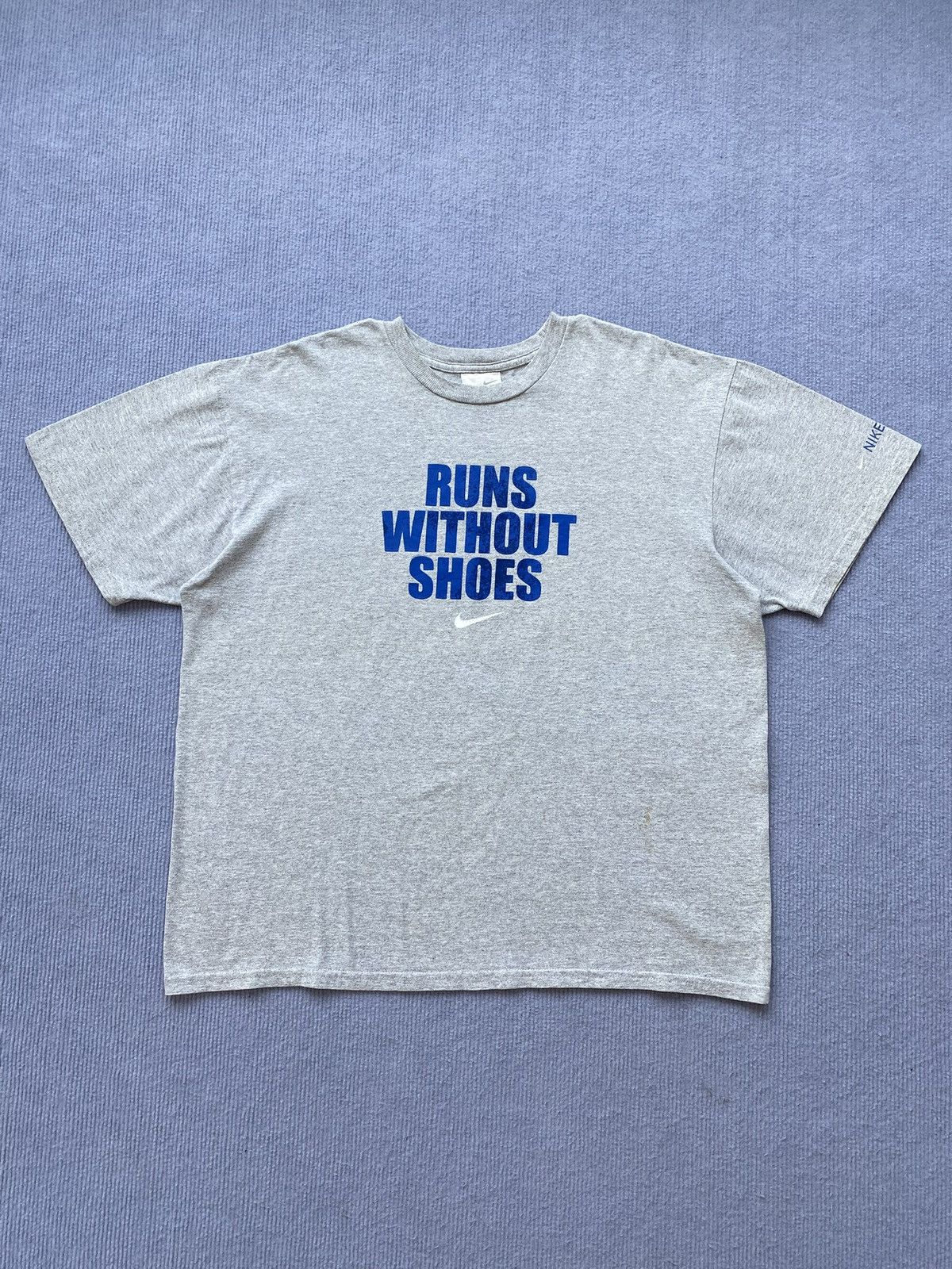 Nike Vintage 00’s Grey Nike “Runs Without Shoes“ Tee✨ Size US L / EU 52-54 / 3 - 4 Thumbnail
