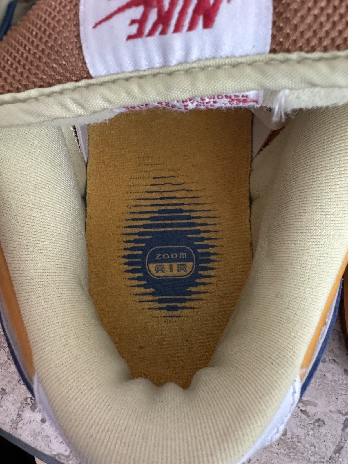 Nike SB Nike SB Dunk Low Newcastle Brown Ale Size US 10.5 / EU 43-44 - 15 Thumbnail