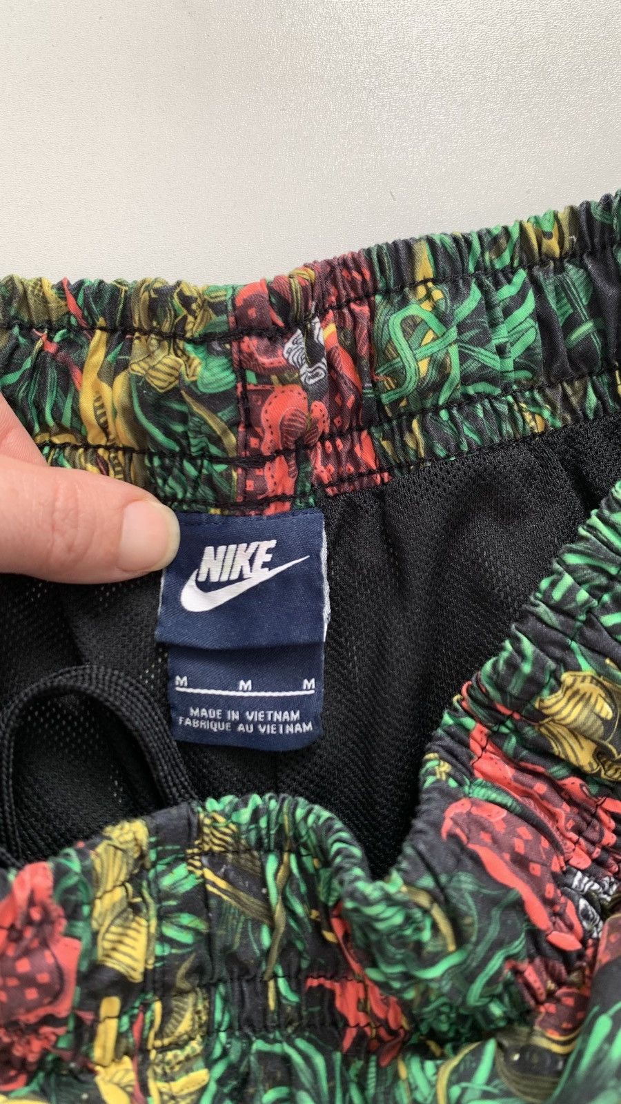 Nike Nike Shorts Flower Allover Print Hawaiian Tour Yellow Size M Size US 33 - 6 Thumbnail