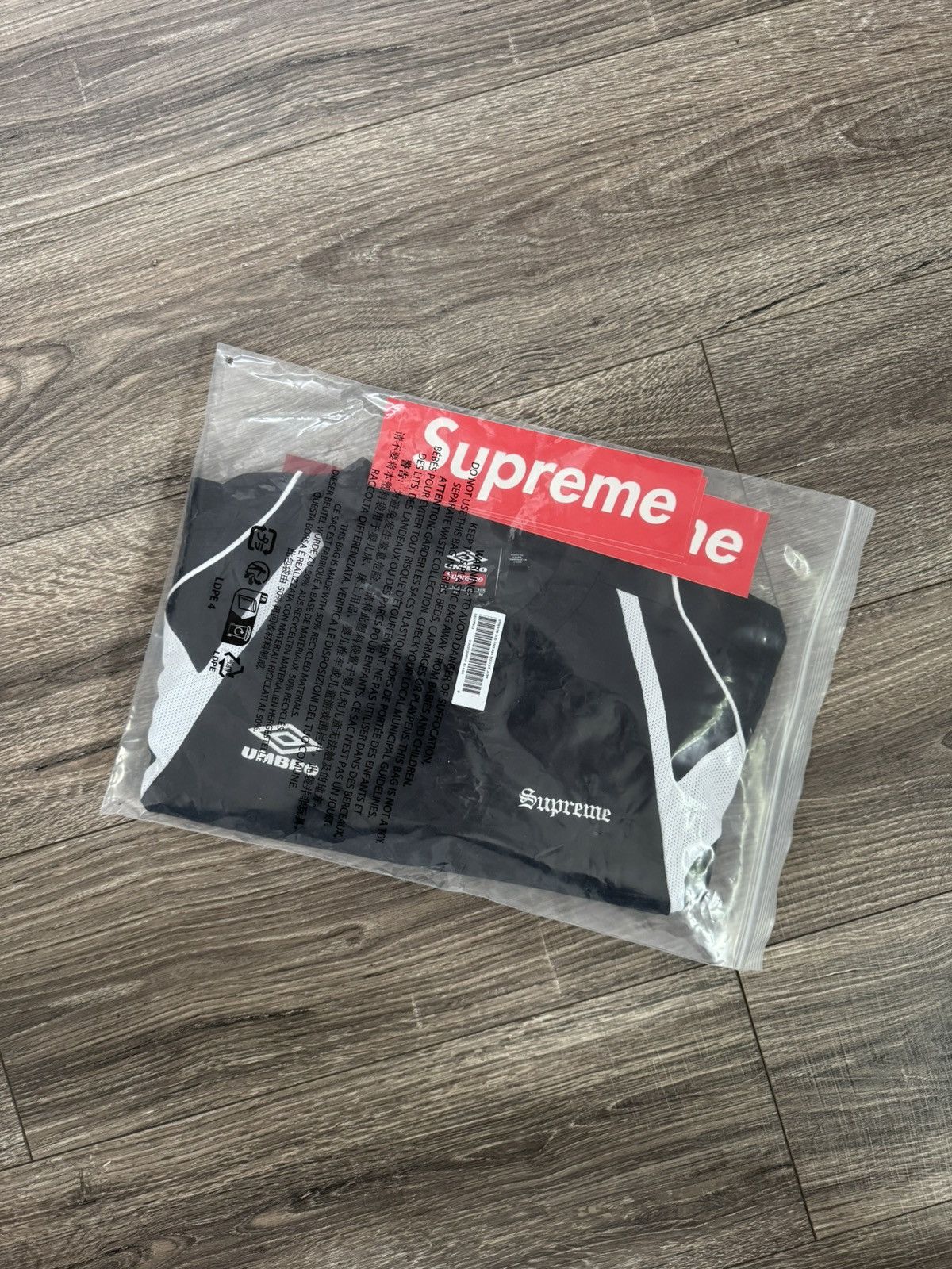 Supreme × Umbro Supreme x Umbro Black Old English Soccer Jersey Size US M / EU 48-50 / 2 - 6 Thumbnail