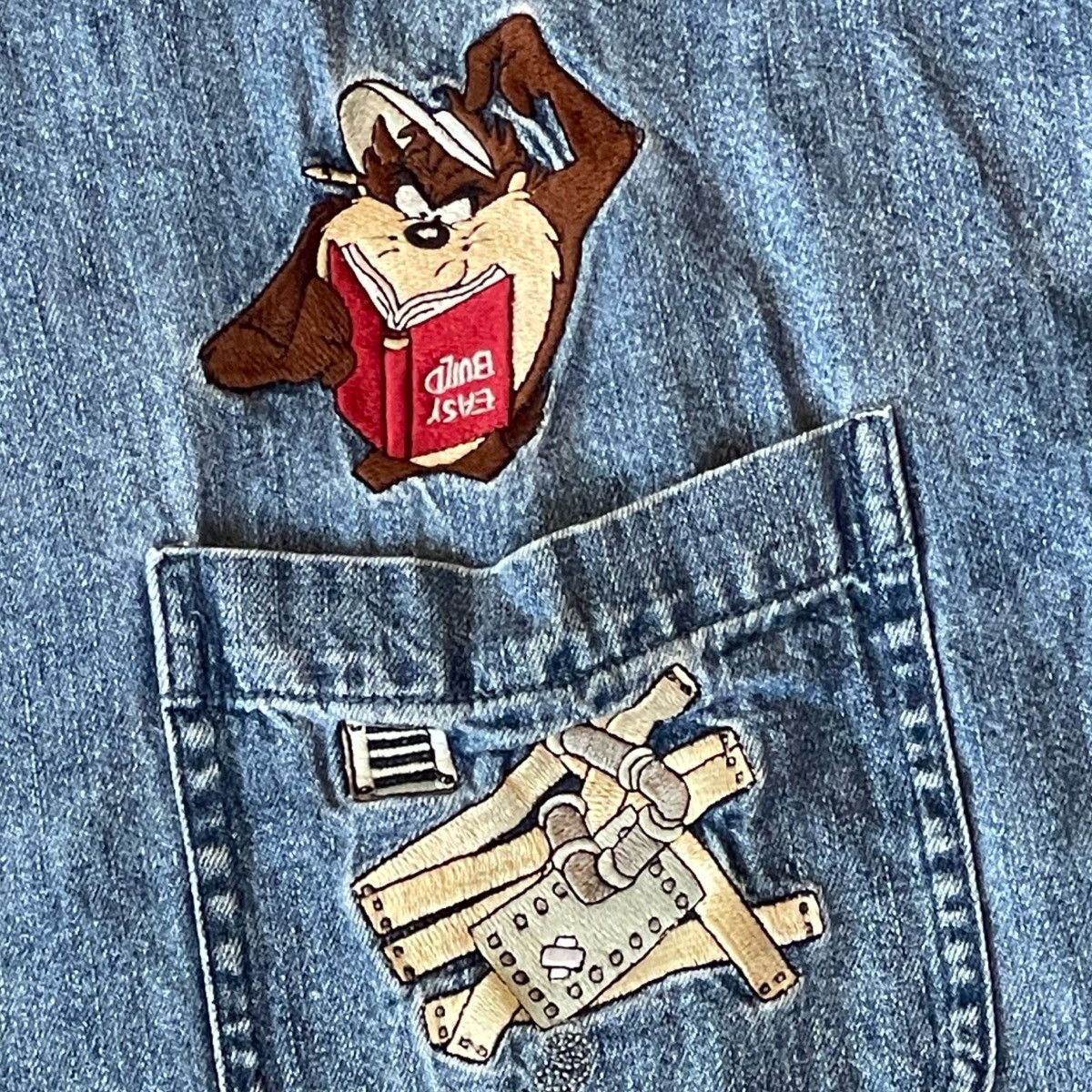 Vintage × Warner Bros 1999 Taz Embroidered Button Down Size US L / EU 52-54 / 3 - 2 Thumbnail