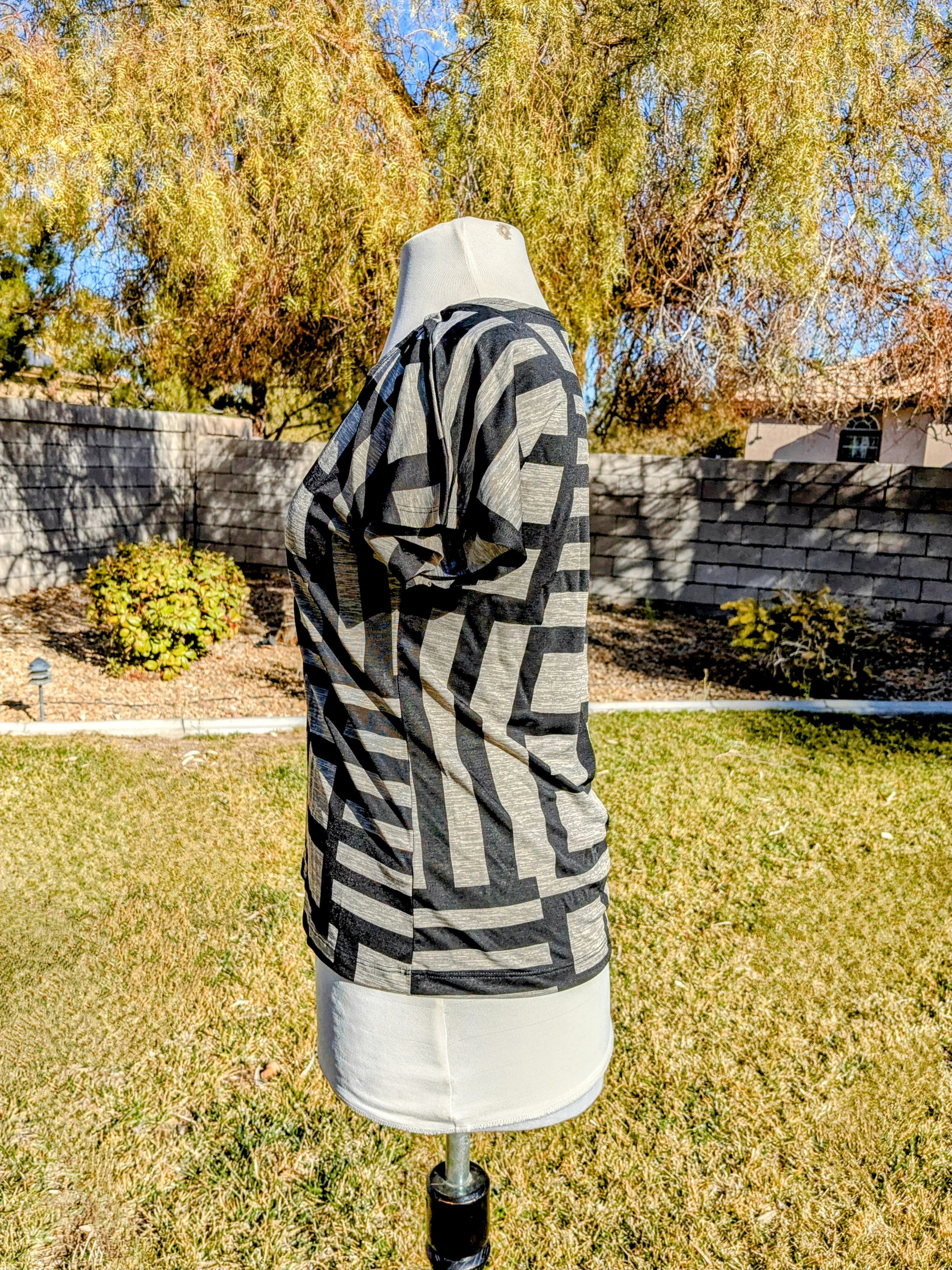 Designer Lavish Style Minimalistic Geometric Shapes Stretch Top Size US M / EU 48-50 / 2 - 3 Thumbnail