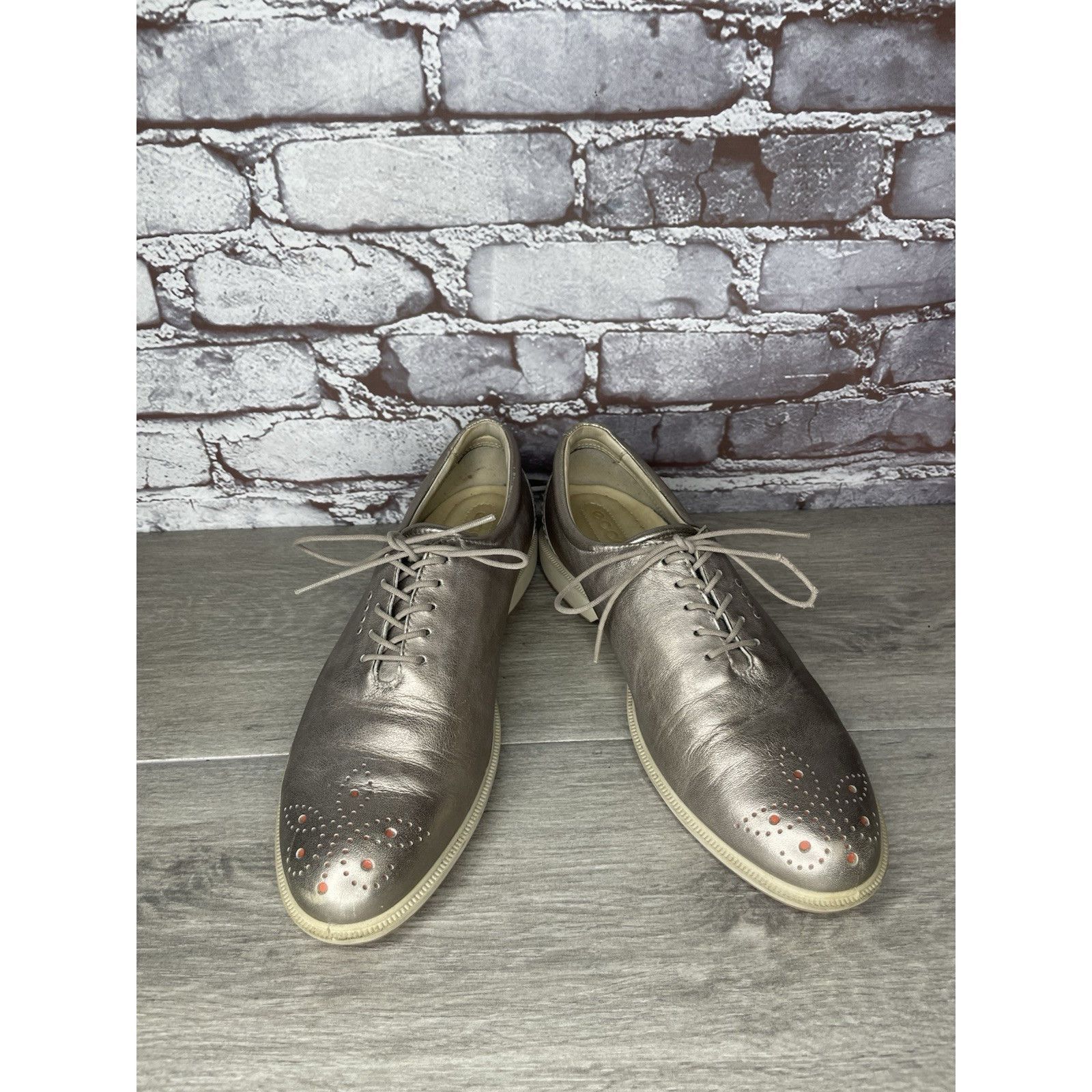 Ecco Ecco Metallic Silver Leather Wingtip Lace Up Golf Shoes Wome Size US 9.5 / IT 39.5 - 14 Thumbnail