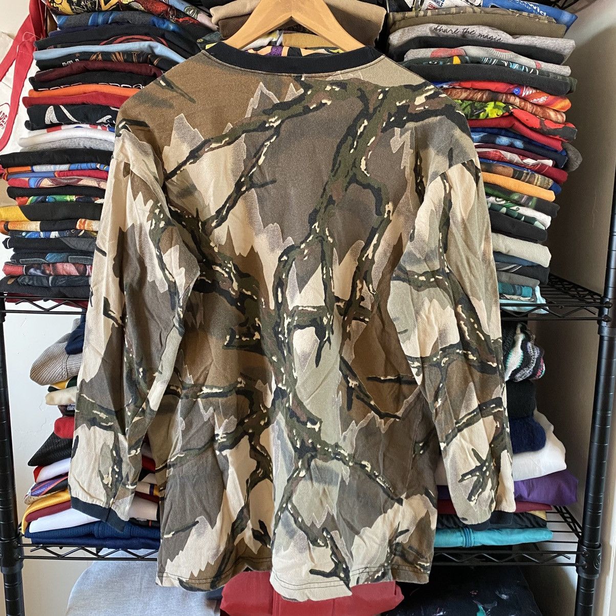 Vintage Vintage Predator Camouflage Longsleeve Pocket T-Shirt 1980s Size US L / EU 52-54 / 3 - 4 Thumbnail