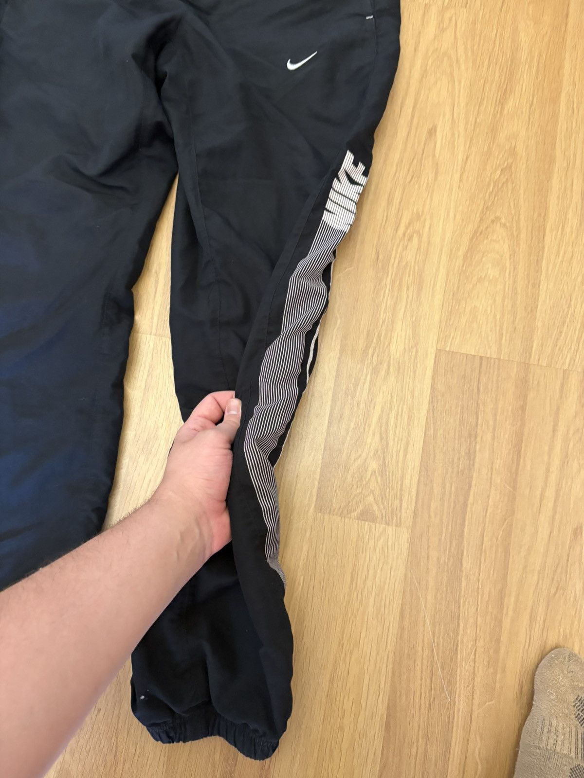 Nike Nike vintage nylon pants Size US 33 - 2 Thumbnail