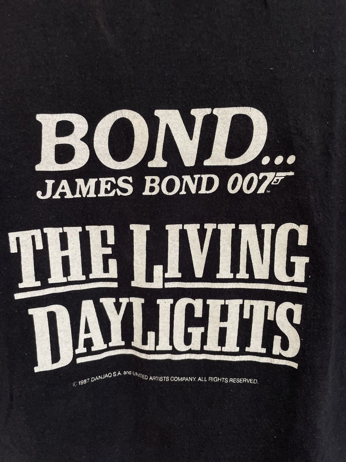 Vintage Vintage 80s James Bond 007 The Living Daylights movie shirt Size US S / EU 44-46 / 1 - 4 Thumbnail