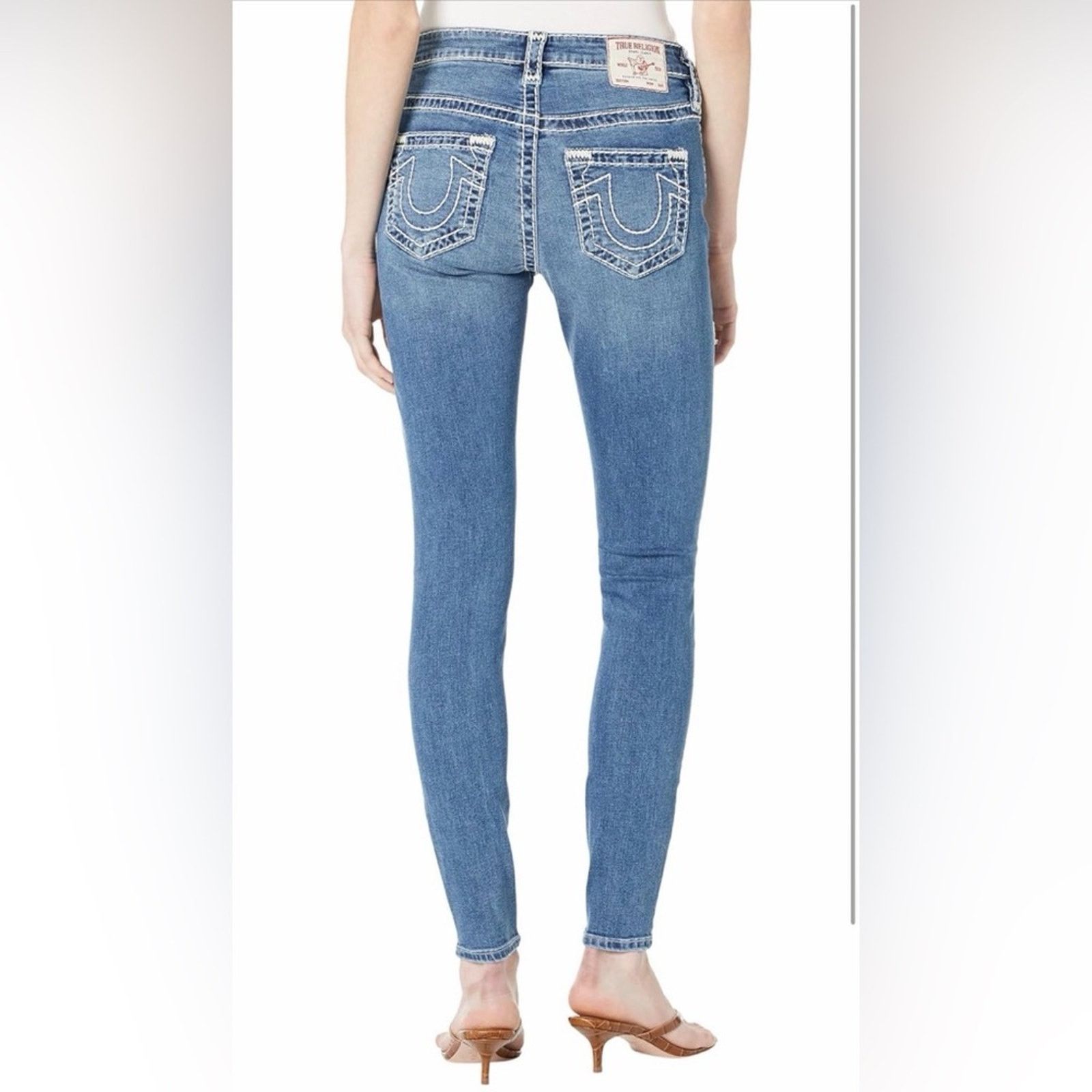 True Religion True Religion Halle Super T in a Medium Wash Jeans size 25 Size 25" / US 0 / IT 36 - 2 Thumbnail