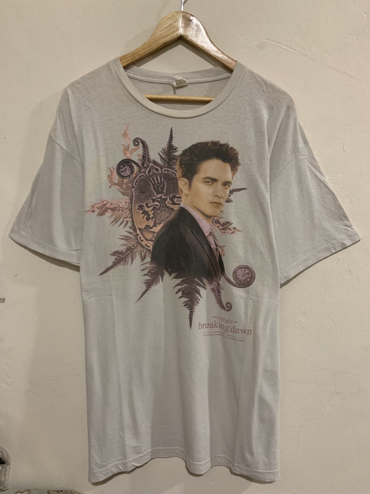 Vintage Vintage The Twilight Saga Breakiny Down Tee Shirt Size US XXL / EU 58 / 5 - 1 Thumbnail