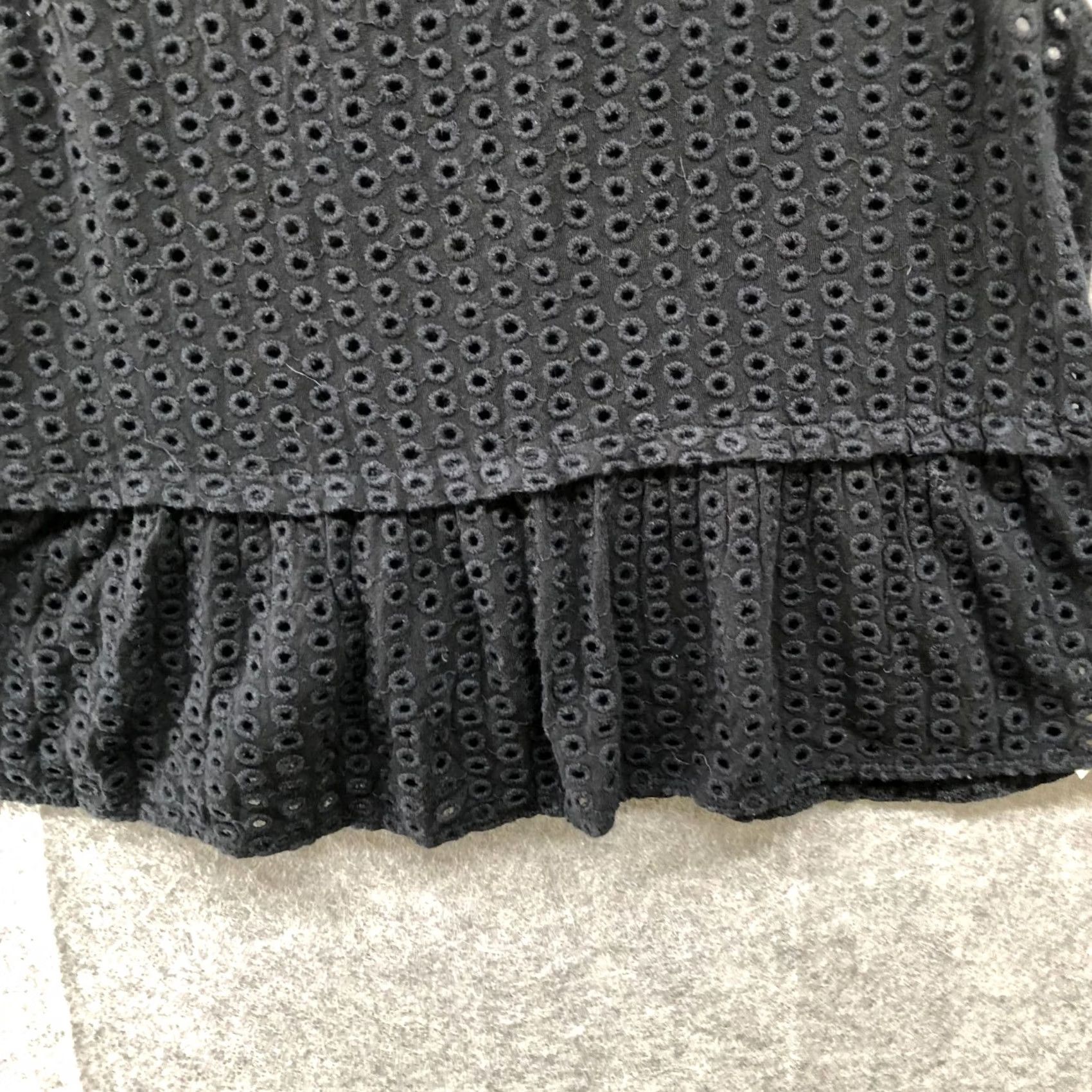 Vintage Wilfred Aritzia Top Womens XS Black Sleeveless Eyelet Peplum Blouse Tank Size XS / US 0-2 / IT 36-38 - 4 Thumbnail