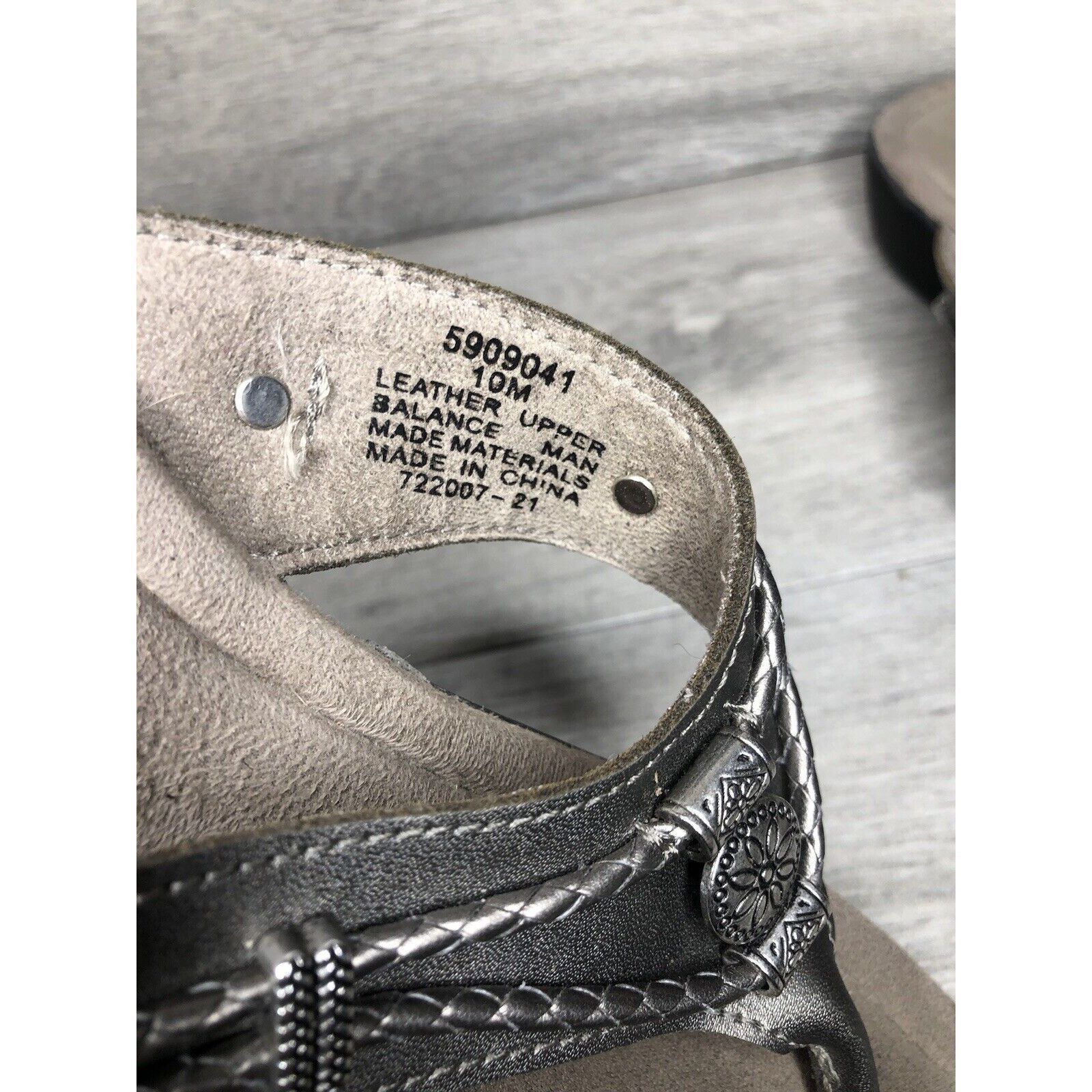 Minnetonka Minnetonka Pewter Silver Silverthorne Filp Flop Thong Sandal Size US 10 / IT 40 - 9 Thumbnail