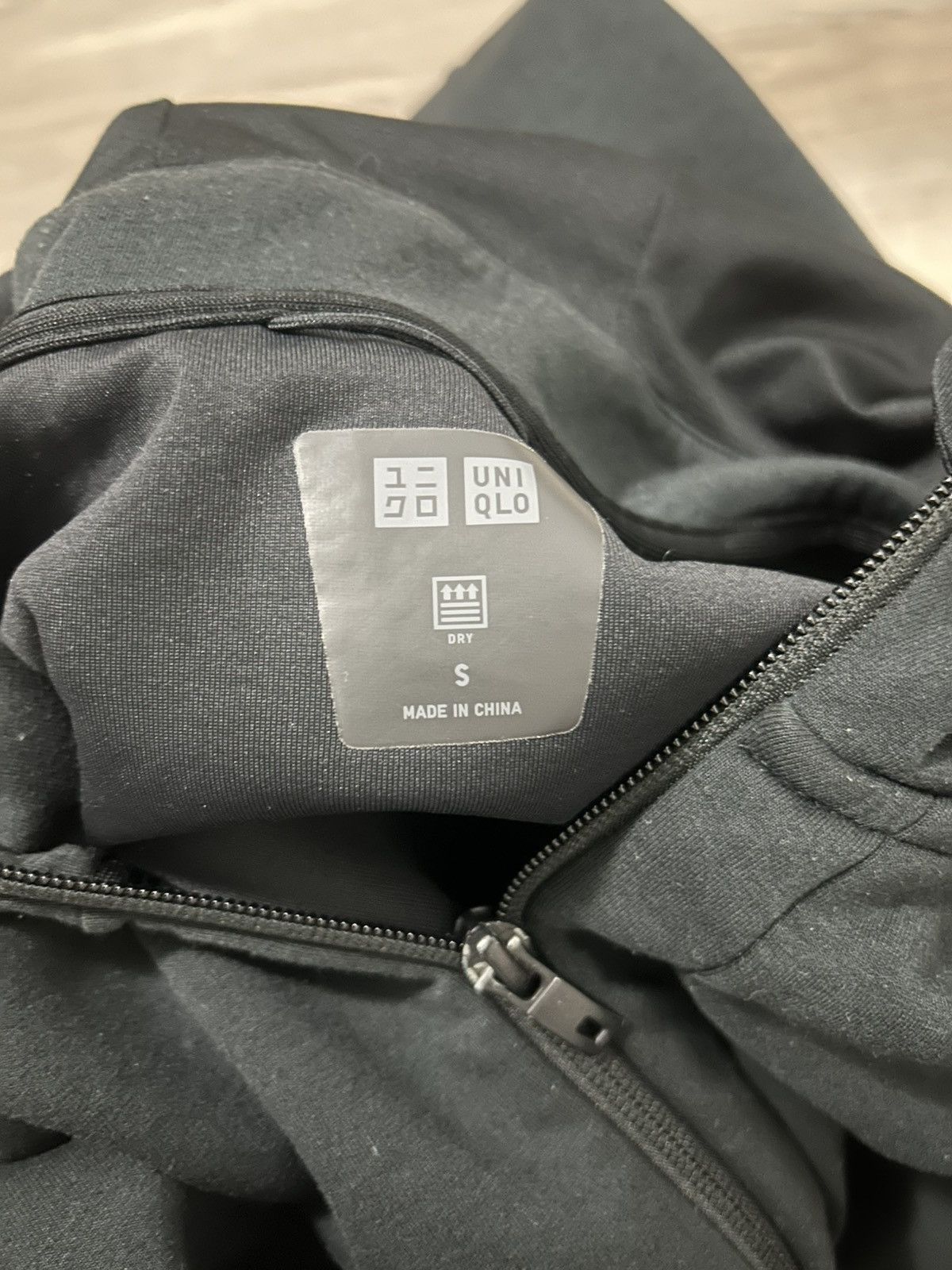 Uniqlo Black Uniqlo Zip Up Size US S / EU 44-46 / 1 - 2 Thumbnail