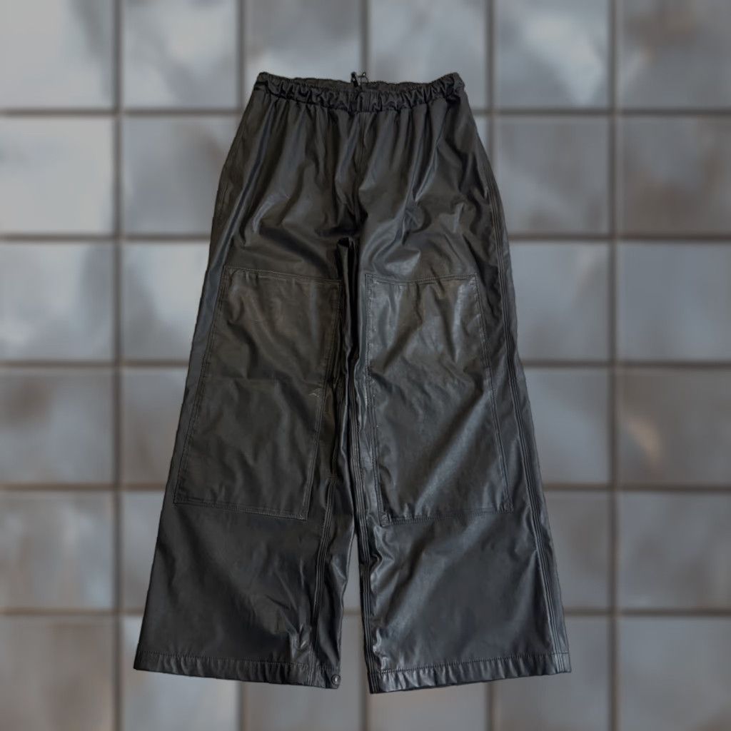 Carhartt VINTAGE Carhartt Rain Pants Polyurethane Double Knee 100250001 Mens M Black Pants Mens 30 in Inseam Size US 31 - 1 Thumbnail