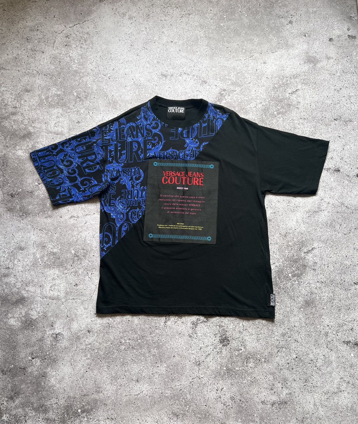 Designer × Versace Jeans Couture Versace Jeans Couture T-shirt Mit Barock Print Size US M / EU 48-50 / 2 - 1 Thumbnail