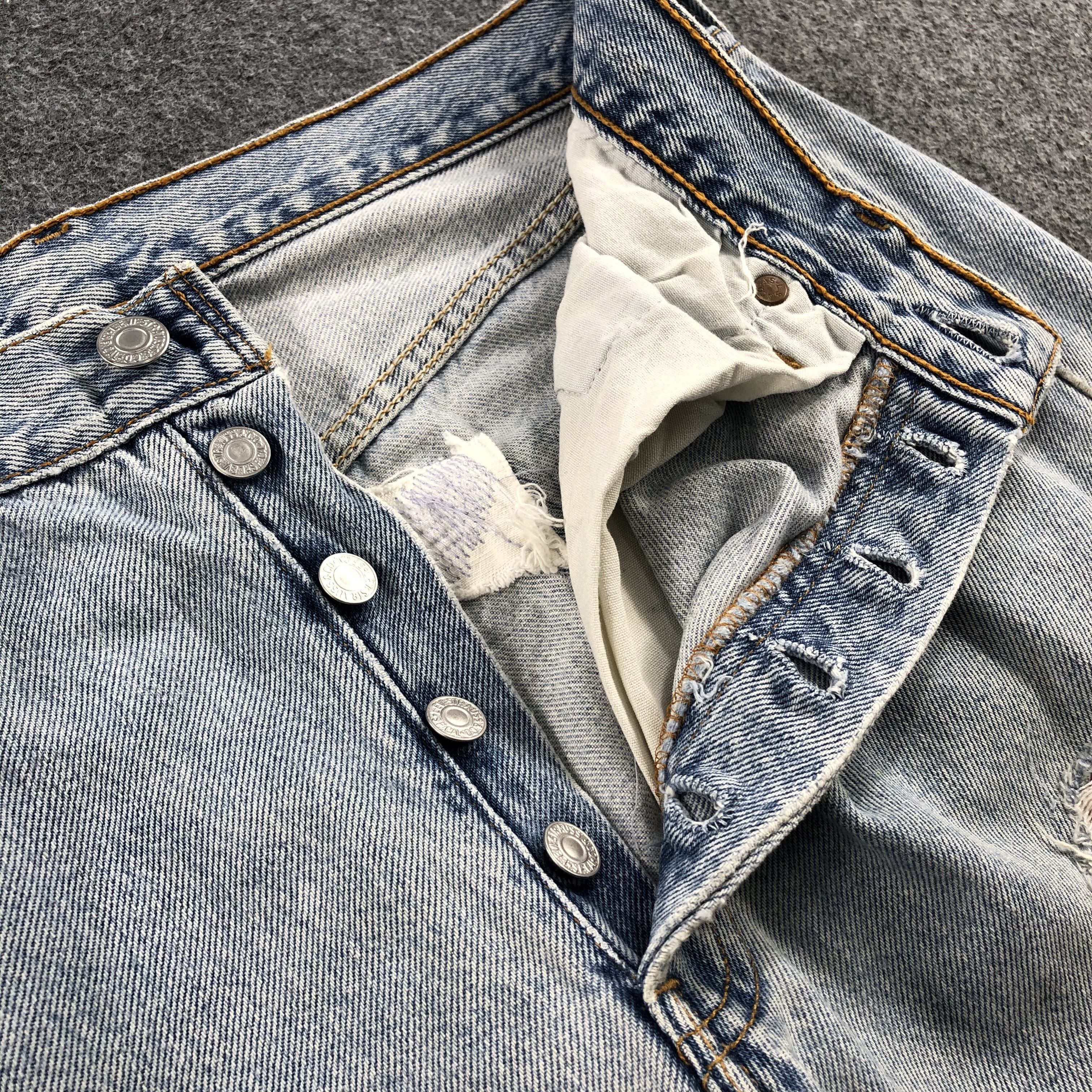 Levi's Vintage 90s Light Wash Distress Levis 501 Jeans-JM843 Size US 30 / EU 46 - 8 Thumbnail
