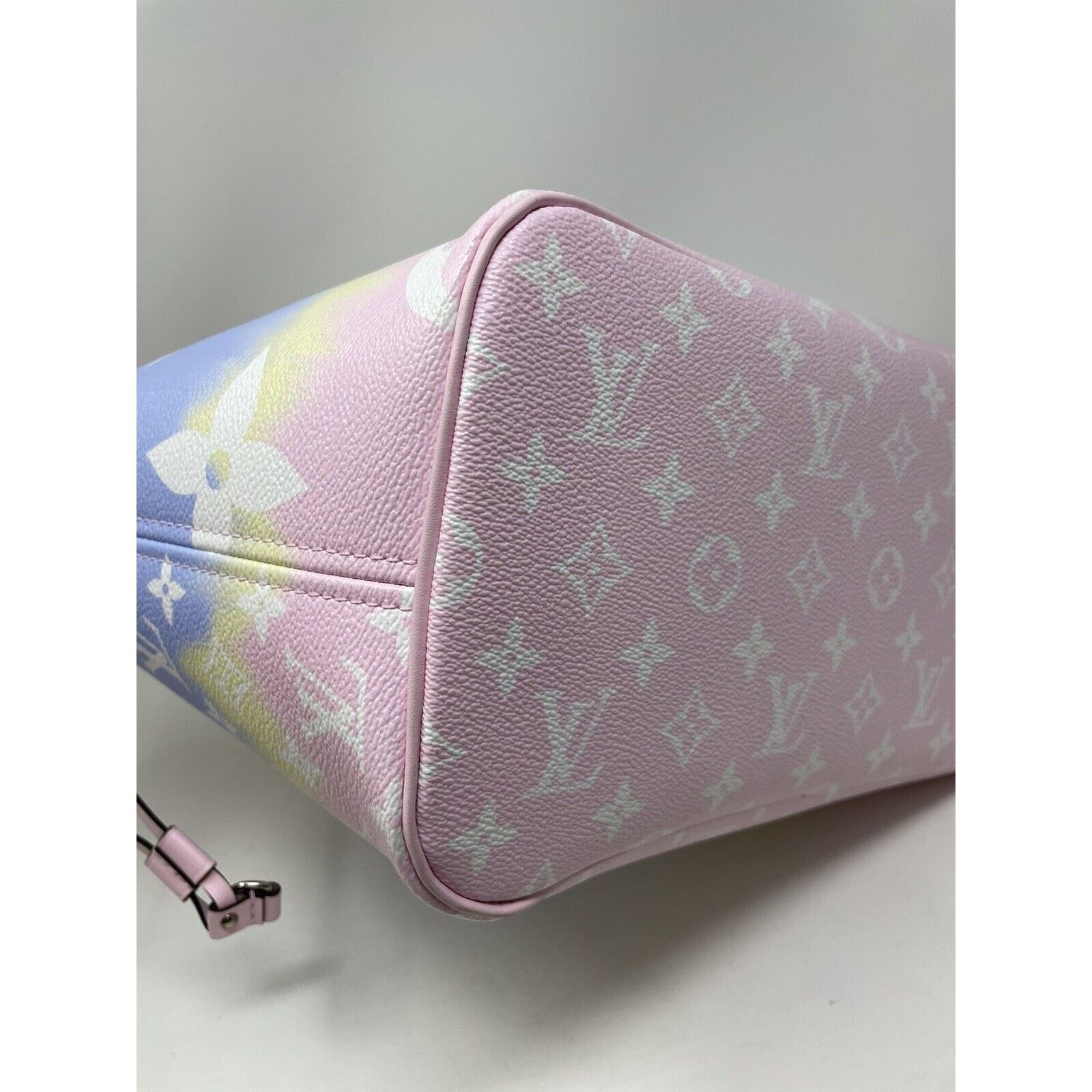 Louis Vuitton Louis Vuitton Authentic Escale Pastel Pink Neverfull Giant Size ONE SIZE - 10 Thumbnail