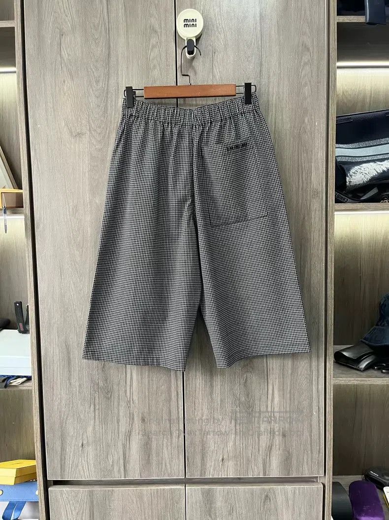 Balenciaga Balenciaga Back Pocket Embroidered Wool Casual Shorts Size US 28 / EU 44 - 2 Thumbnail