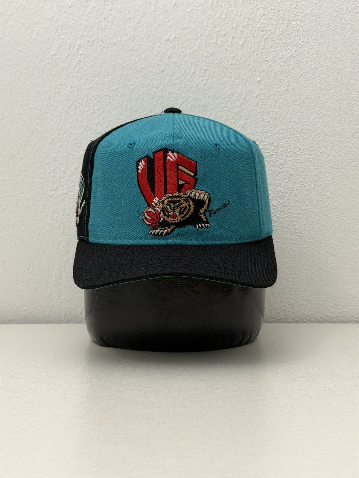 Sports Specialties Vintage 90s Vancouver Grizzlies Snapback Sports Specialties Size ONE SIZE - 1 Thumbnail