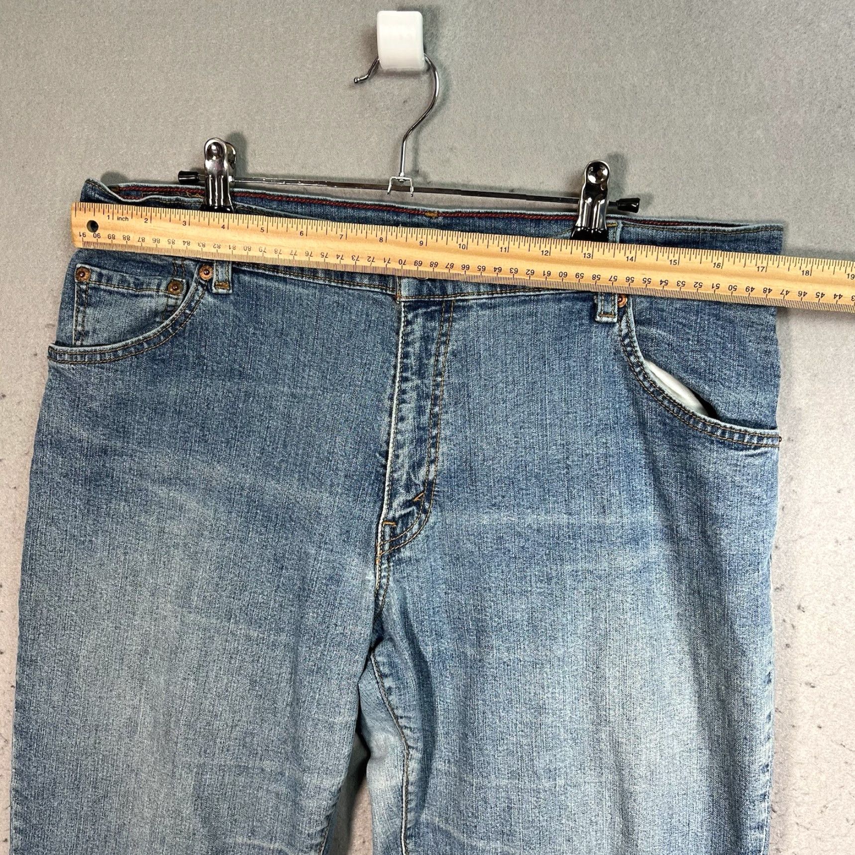 Levi's VINTAGE Levis 550 Jeans 16 L Blue Denim Relaxed Boot Cut Light Wash Womens Size 38" / US 16 / IT 52 - 3 Thumbnail