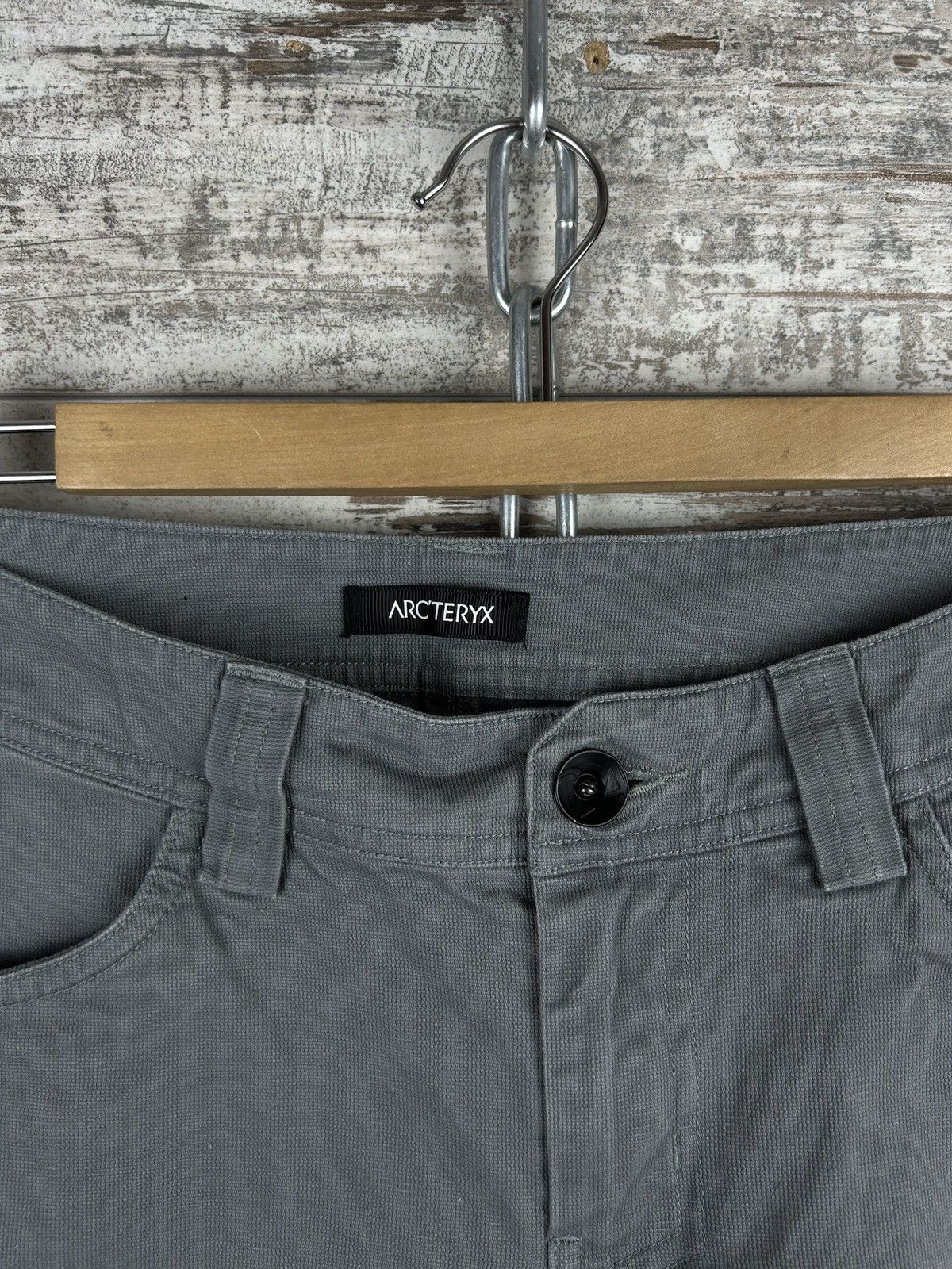 Arc'teryx Women’s Arcteryx Outdoor velvet pants corduroy cargo Size 28" / US 6 / IT 42 - 6 Thumbnail