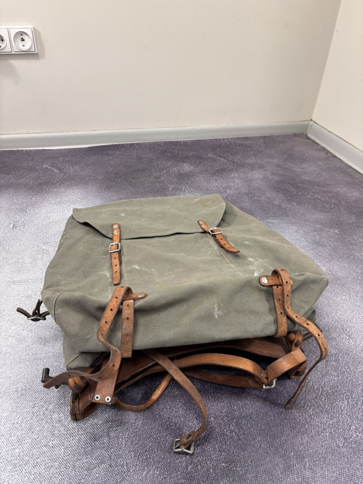 Other Vintage Swedish Army M39 Backpack Canvas Leather Metal Frame Size ONE SIZE - 4 Thumbnail