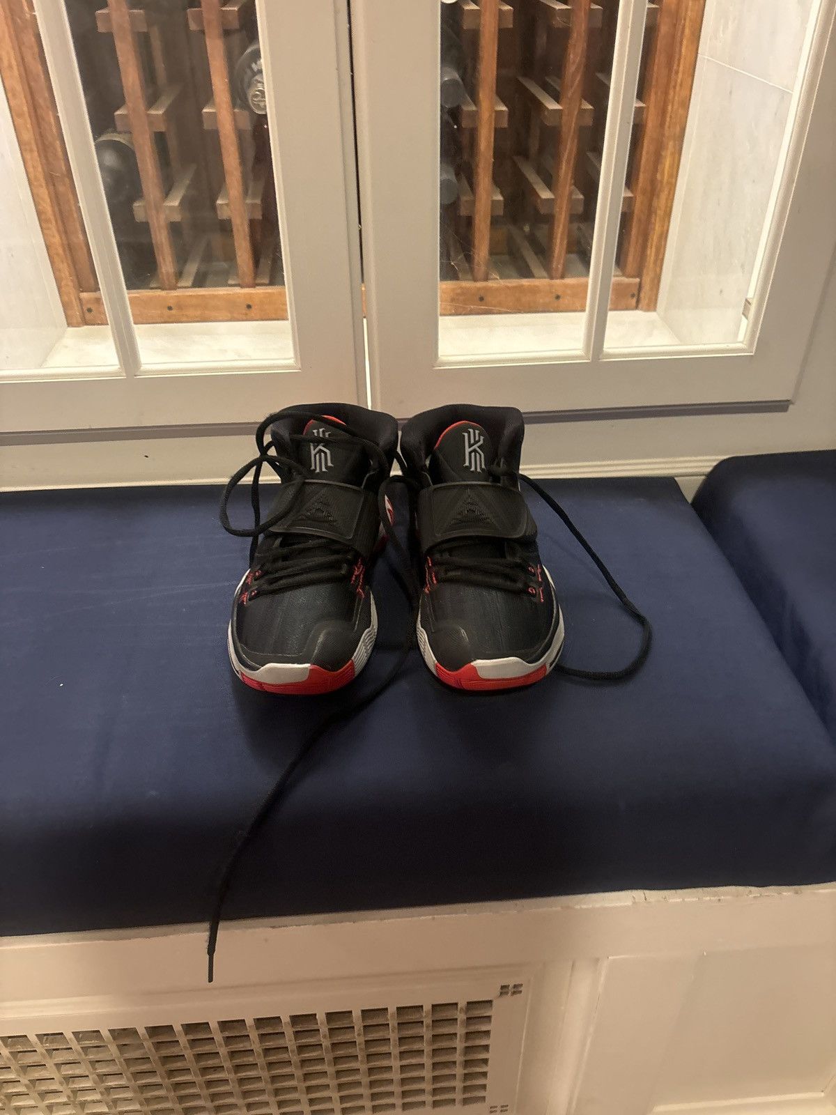 Nike Kyrie 6 GS Bred Gently Used Size 5Y No Box Size US 5 / EU 37 - 3 Thumbnail
