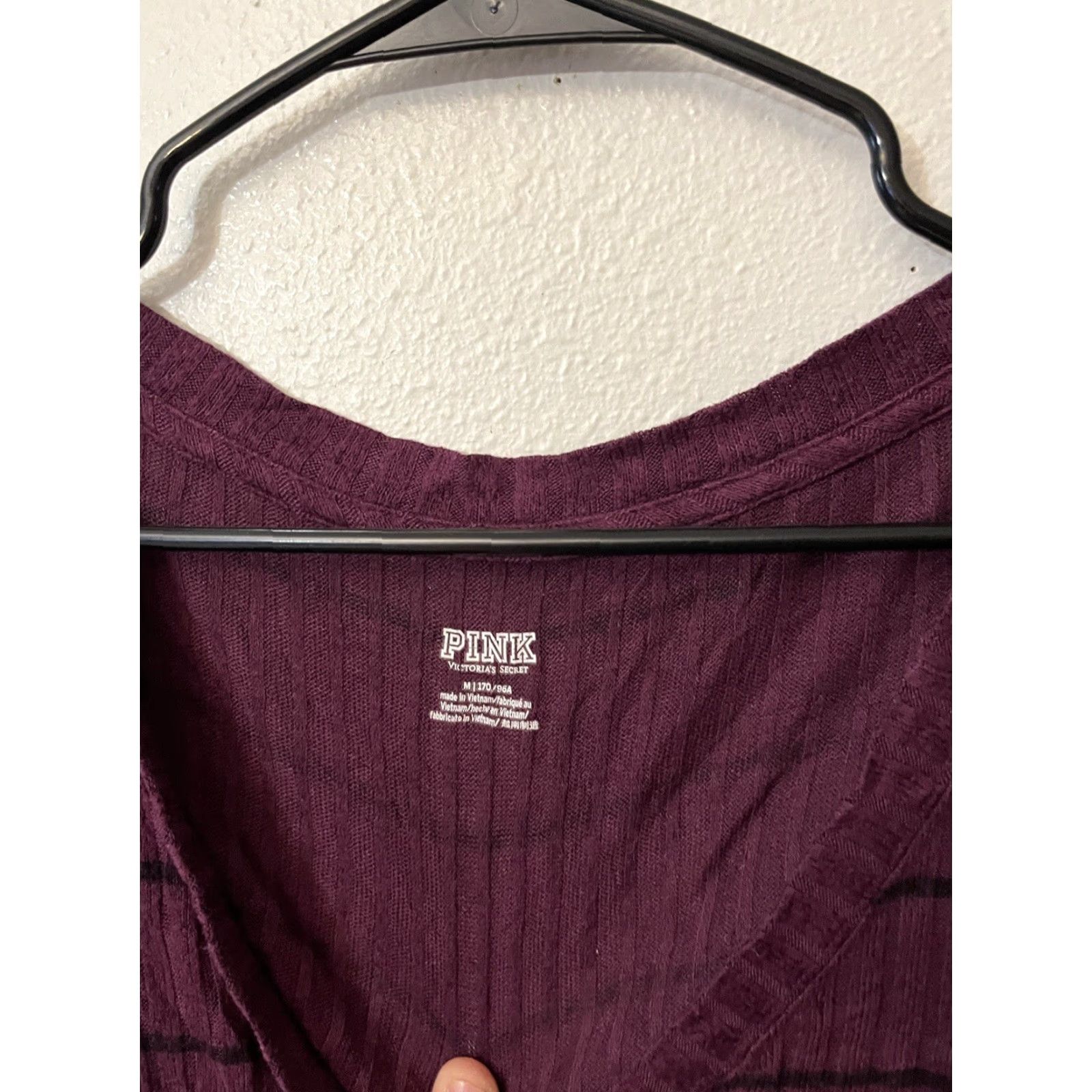 Victoria's Secret Victoria's Secret Pink Maroon Long Sleeve T-Shirt Women's Medium V-Neck Graphic Casual Size M / US 6-8 / IT 42-44 - 2 Thumbnail