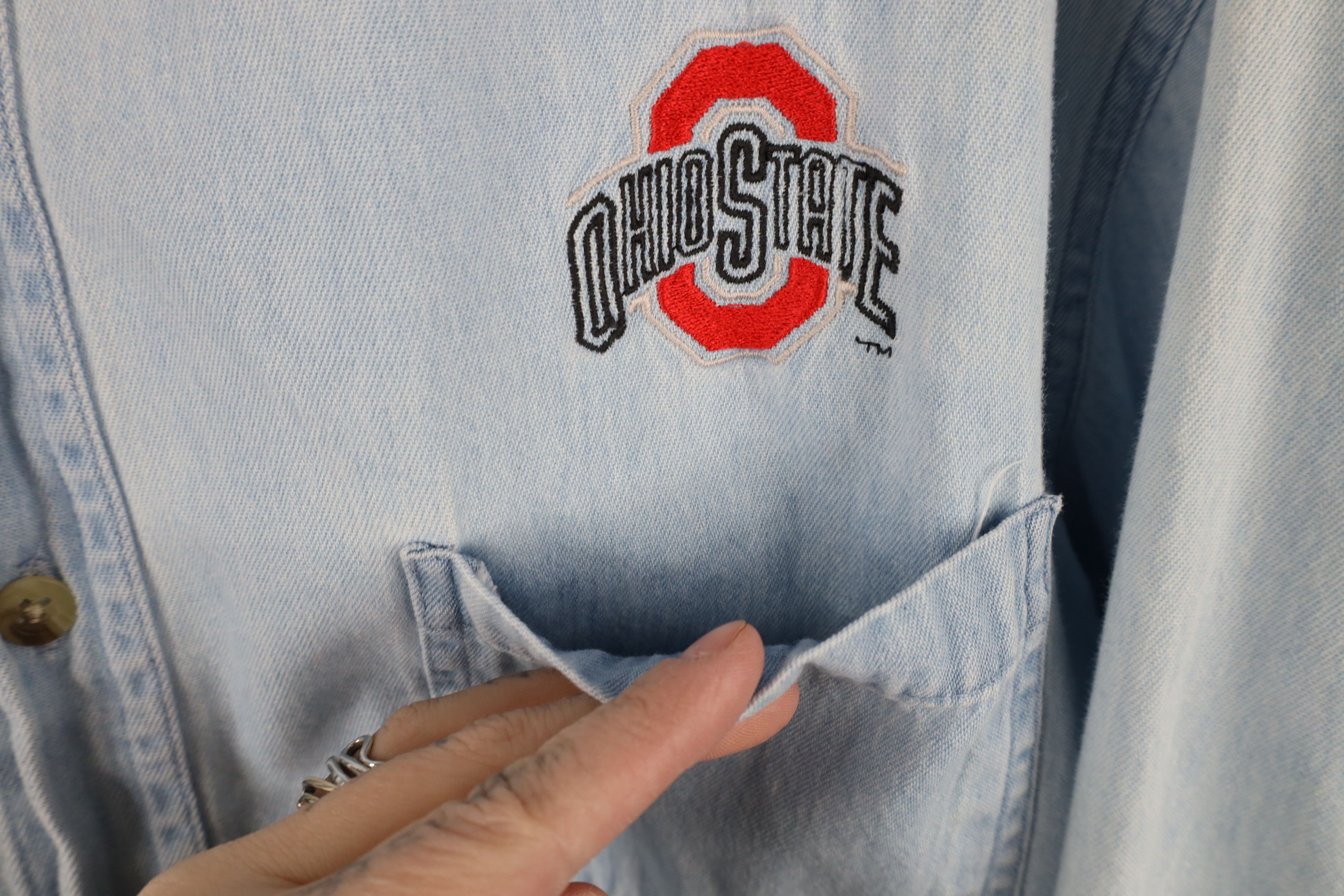 Vintage Vintage 90s Ohio State University Denim Jean Button Shirt Size US M / EU 48-50 / 2 - 5 Thumbnail