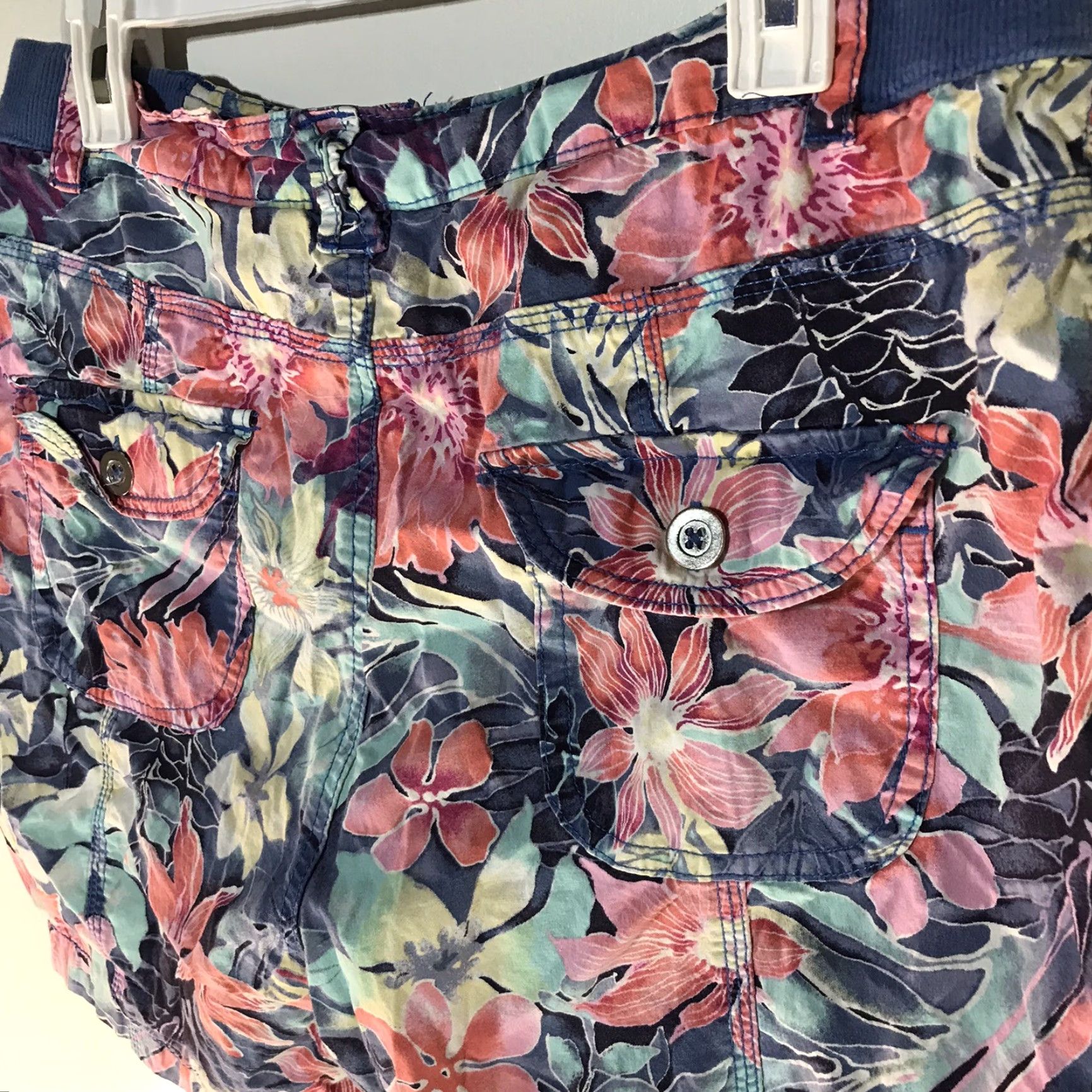 Vintage VINTAGE Fresh Tropical Floral Shorts Women’s Size 12 Cotton Spandex Casual Summer Women Size 34" / US 12 / IT 48 - 4 Thumbnail