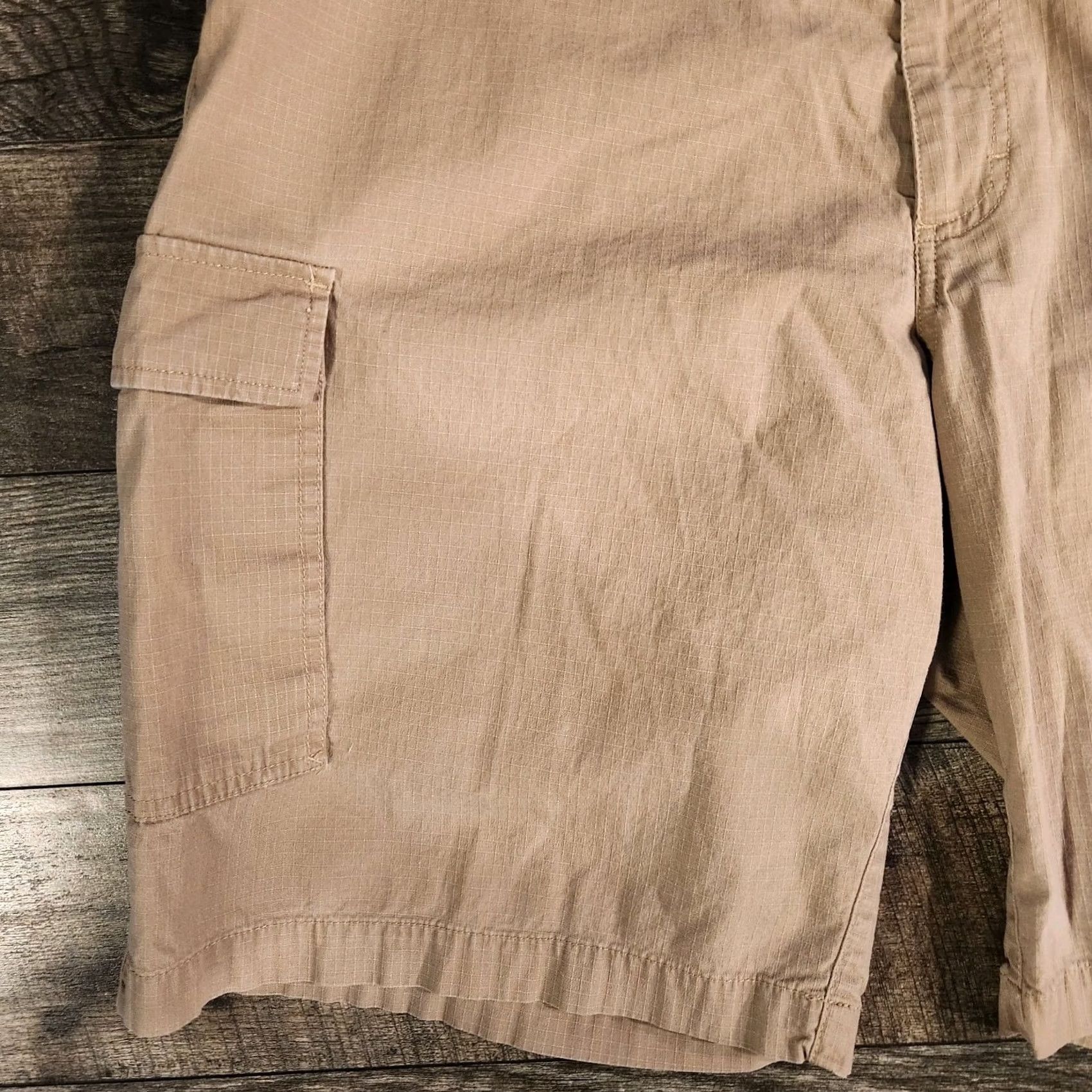 Nike VINTAGE Nike Cargo Shorts Mens Large Khaki Outdoors Fishing Ripstop Y2K Hiking Cargo Pocket Men Size L Beige Cotton Canvas Logo Size US 33 - 6 Thumbnail