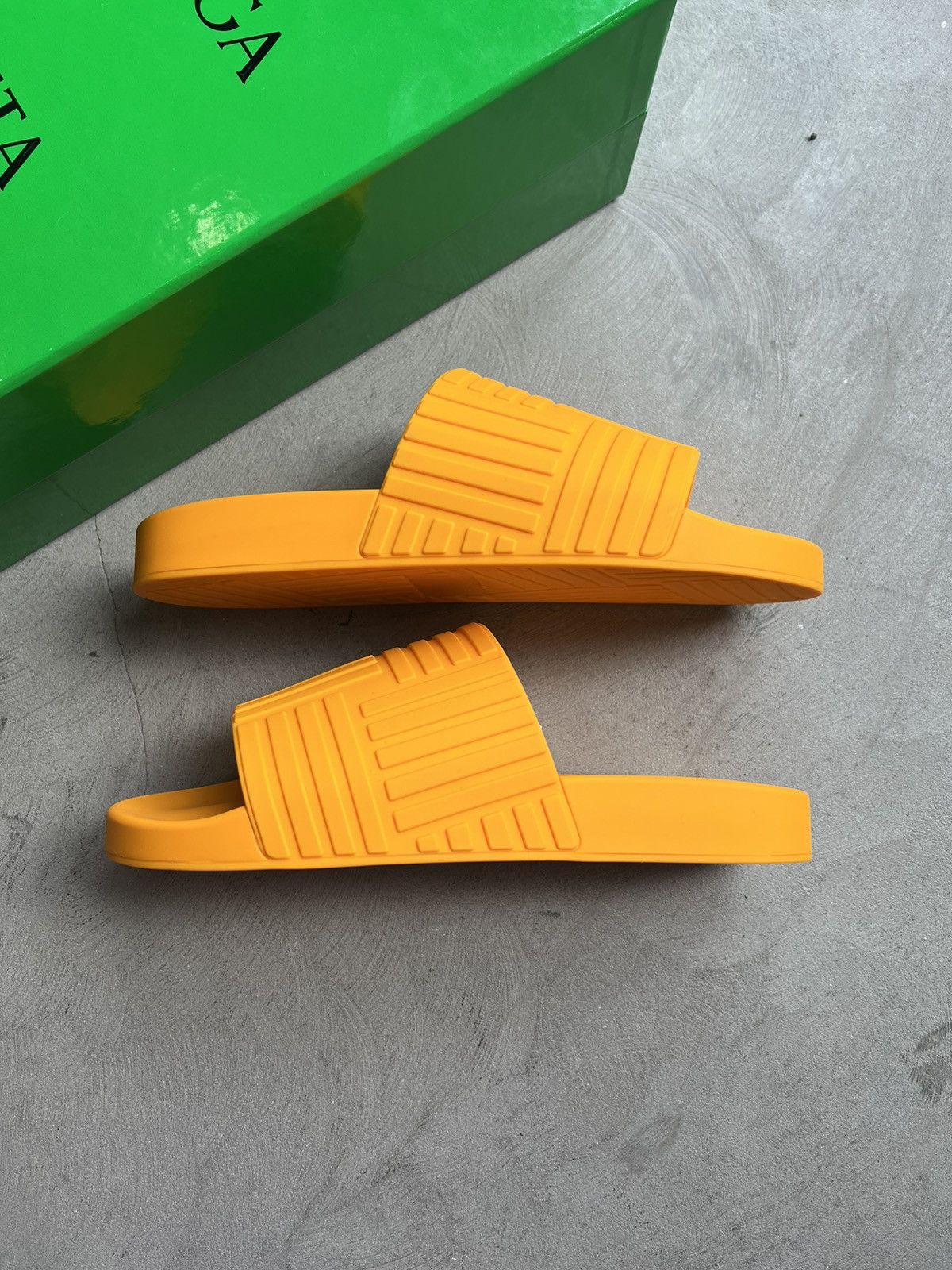 Bottega Veneta Bottega Veneta Rubber Slides Size US 8 / EU 41 - 1 Thumbnail