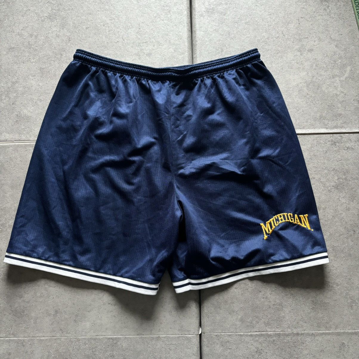 Other Vintage 90s blue u of m shorts Size US 32 / EU 48 - 1 Thumbnail